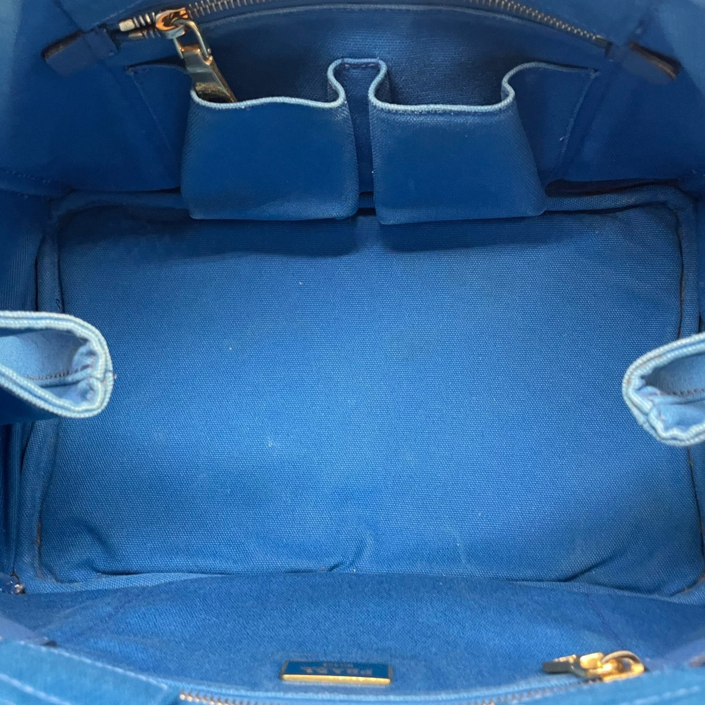 プラダ PRADA カナパ CANAPA トートバッグ ハンドバッグ キャンバス ライトブルー 青 アズーロ AZZURRO ゴールド 金具 三角ロゴ トライアングルロゴ A4収納可 マザーズバッグ 大容量 カジュアル デイリー 通勤 通学 レディース E