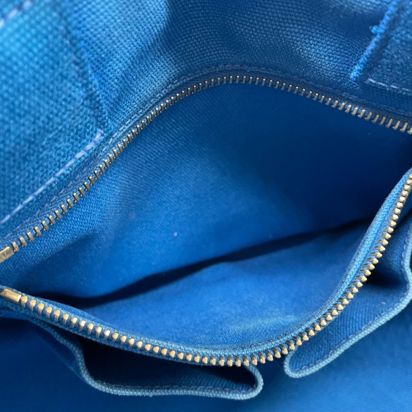 プラダ PRADA カナパ CANAPA トートバッグ ハンドバッグ キャンバス ライトブルー 青 アズーロ AZZURRO ゴールド 金具 三角ロゴ トライアングルロゴ A4収納可 マザーズバッグ 大容量 カジュアル デイリー 通勤 通学 レディース E