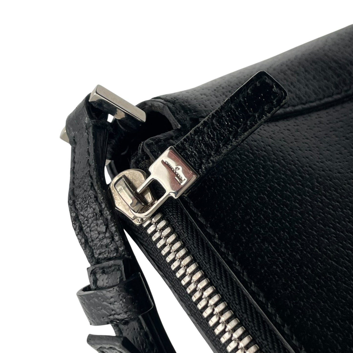 【良品】 サルヴァトーレ フェラガモ Salvatore Ferragamo アクセサリーポーチ ミニハンドバッグ レザー 本革 ブラック 黒 シルバー金具 ガンチーニ 自立可 エレガント 上品 鞄 お出かけ パーティー レディース 定番 人気 S93