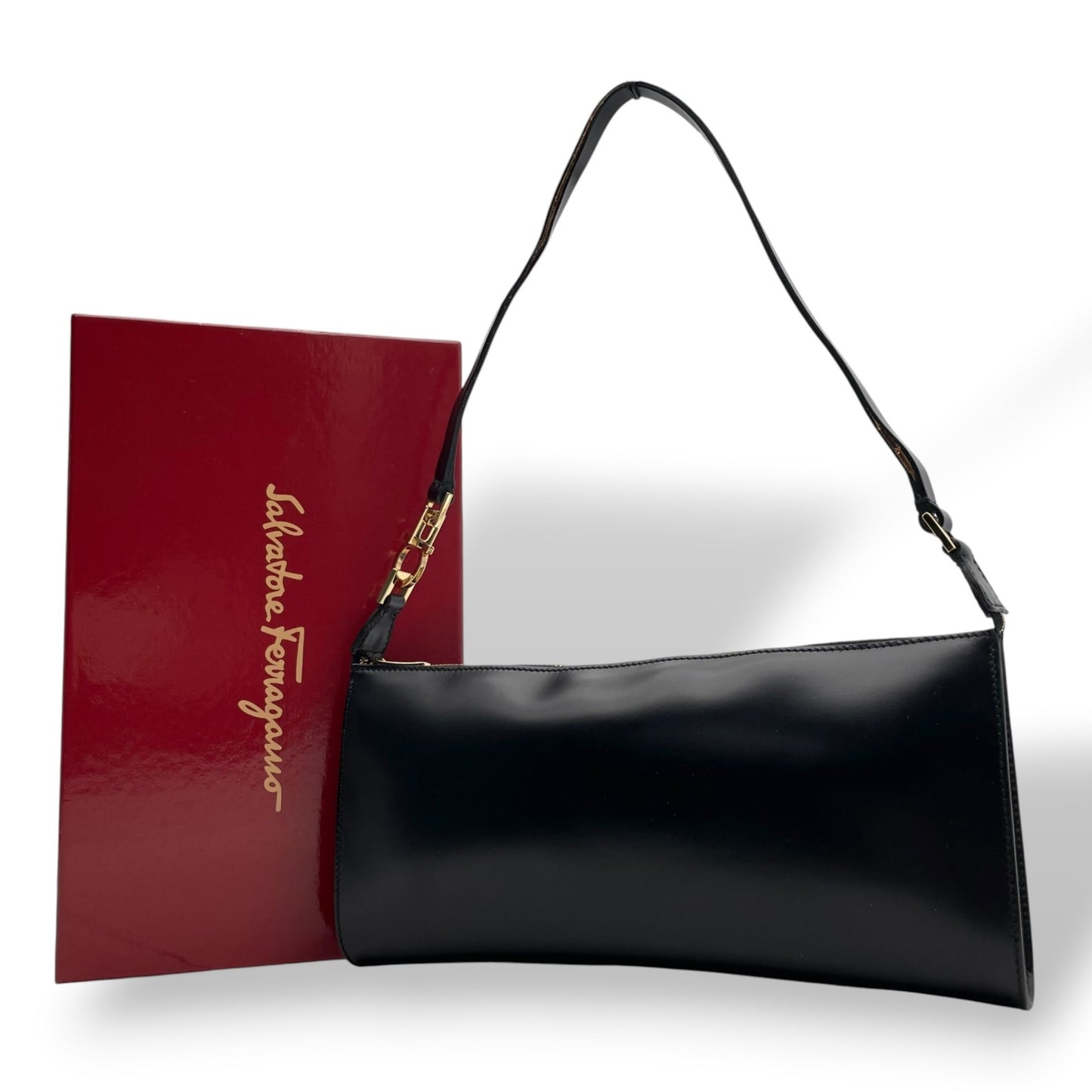 【良品】 サルヴァトーレ フェラガモ Salvatore Ferragamo アクセサリーポーチ ミニバッグ レザー ブラック 黒 ゴールド金具 ガンチーニ エレガント クラシック 上品 鞄 パーティー レディース 定番 人気 S93