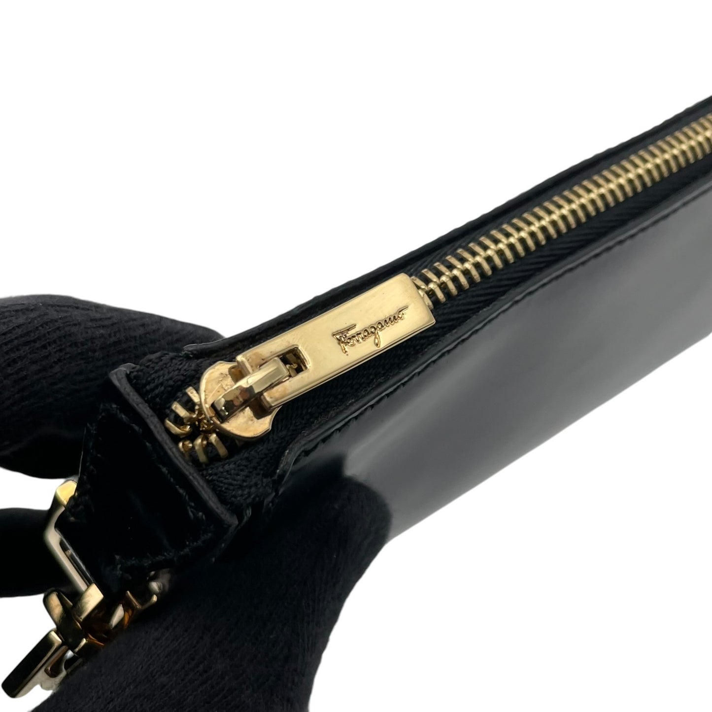 【良品】 サルヴァトーレ フェラガモ Salvatore Ferragamo アクセサリーポーチ ミニバッグ レザー ブラック 黒 ゴールド金具 ガンチーニ エレガント クラシック 上品 鞄 パーティー レディース 定番 人気 S93