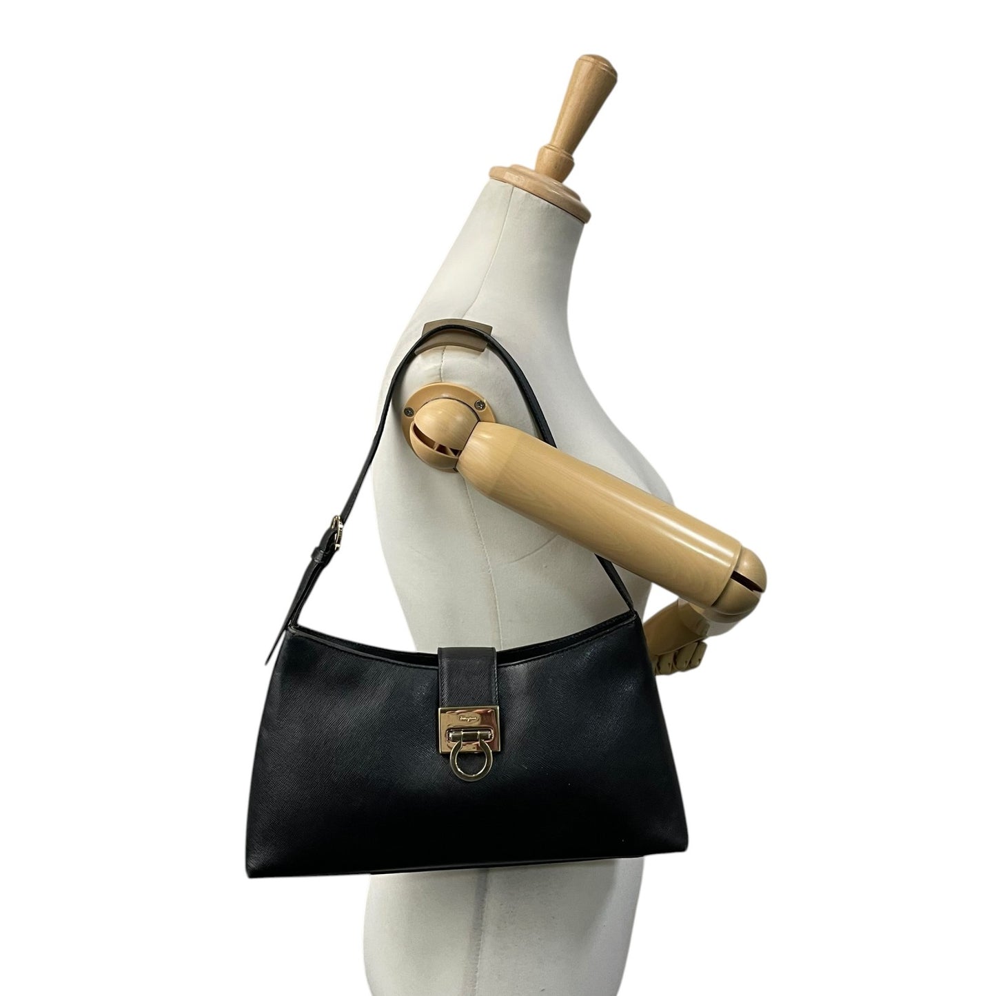 Salvatore Ferragamo フェラガモ ガンチーニ レザー ワンショルダーバッグ ブラック ゴールド金具 肩掛け ハンドバッグ イタリア製 レディース U8