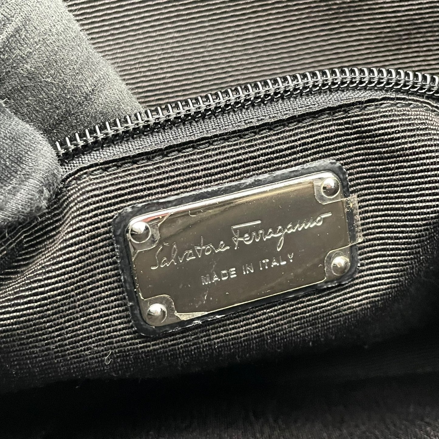 Salvatore Ferragamo フェラガモ ガンチーニ パテントレザー トートバッグ 黒 ブラック ハンドバッグ エナメル レディース U8