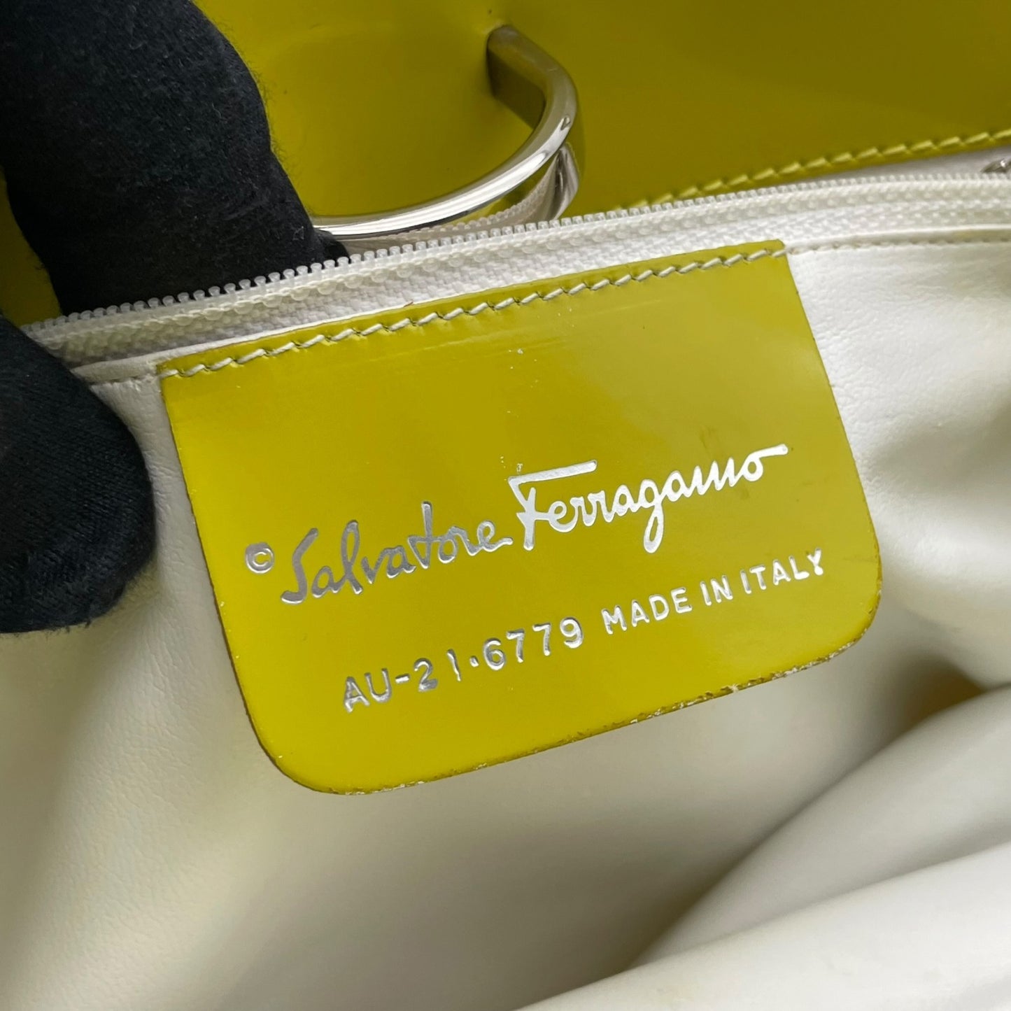 【美品】 サルヴァトーレ フェラガモ Salvatore Ferragamo トートバッグ ナイロン パテントレザー エナメル イエロー 黄色 総柄 ガンチーニ 金具 大容量 軽量 A4収納 エレガント 上品 カジュアル 鞄 お出かけ レディース 定番 C8