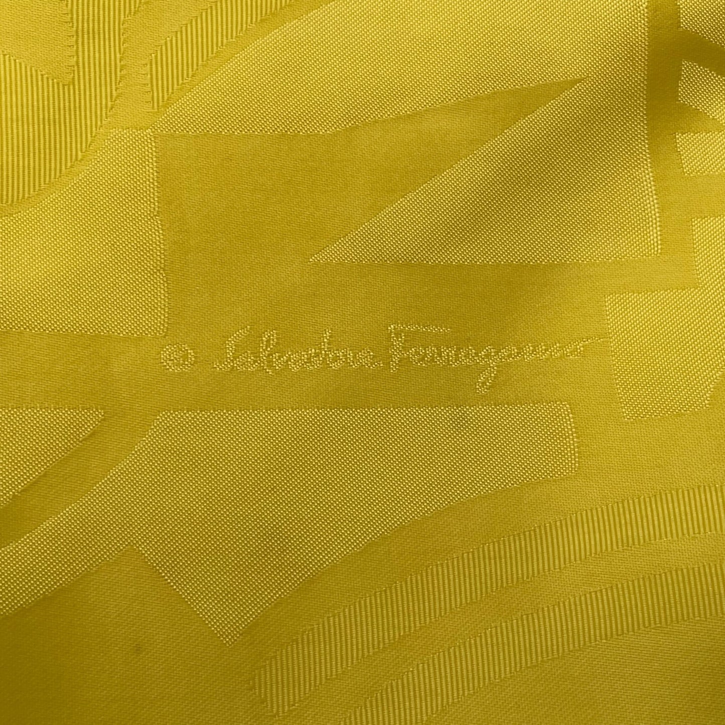 【美品】 サルヴァトーレ フェラガモ Salvatore Ferragamo トートバッグ ナイロン パテントレザー エナメル イエロー 黄色 総柄 ガンチーニ 金具 大容量 軽量 A4収納 エレガント 上品 カジュアル 鞄 お出かけ レディース 定番 C8