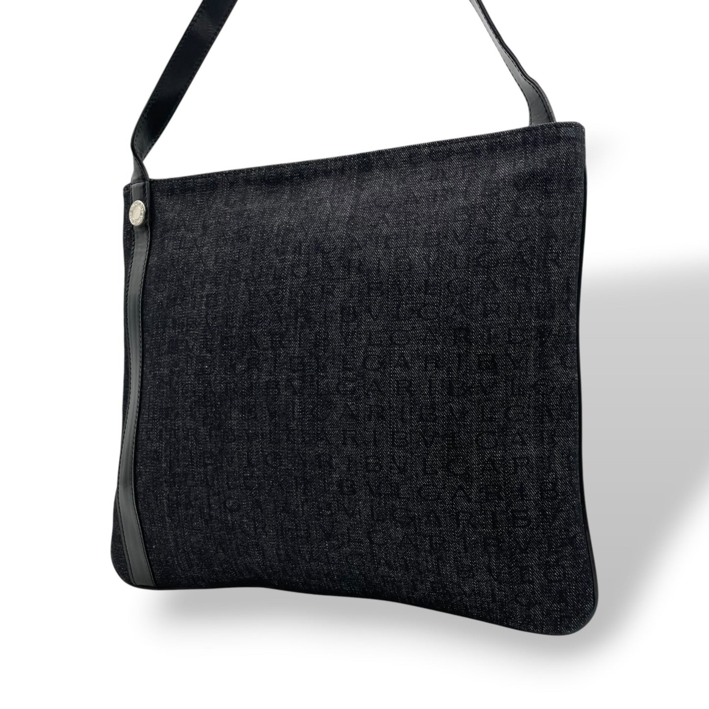【美品】 ブルガリ BVLGARI ショルダーバッグ クロスボディ 斜め掛け キャンバス パテントレザー ロゴマニア ネイビー ブラック 黒 シルバー金具 エレガント 上品 カジュアル 鞄 デイリー レディース メンズ ユニセックス 定番 人気 U12
