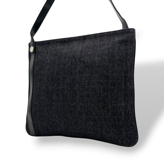 【美品】 ブルガリ BVLGARI ショルダーバッグ クロスボディ 斜め掛け キャンバス パテントレザー ロゴマニア ネイビー ブラック 黒 シルバー金具 エレガント 上品 カジュアル 鞄 デイリー レディース メンズ ユニセックス 定番 人気 U12