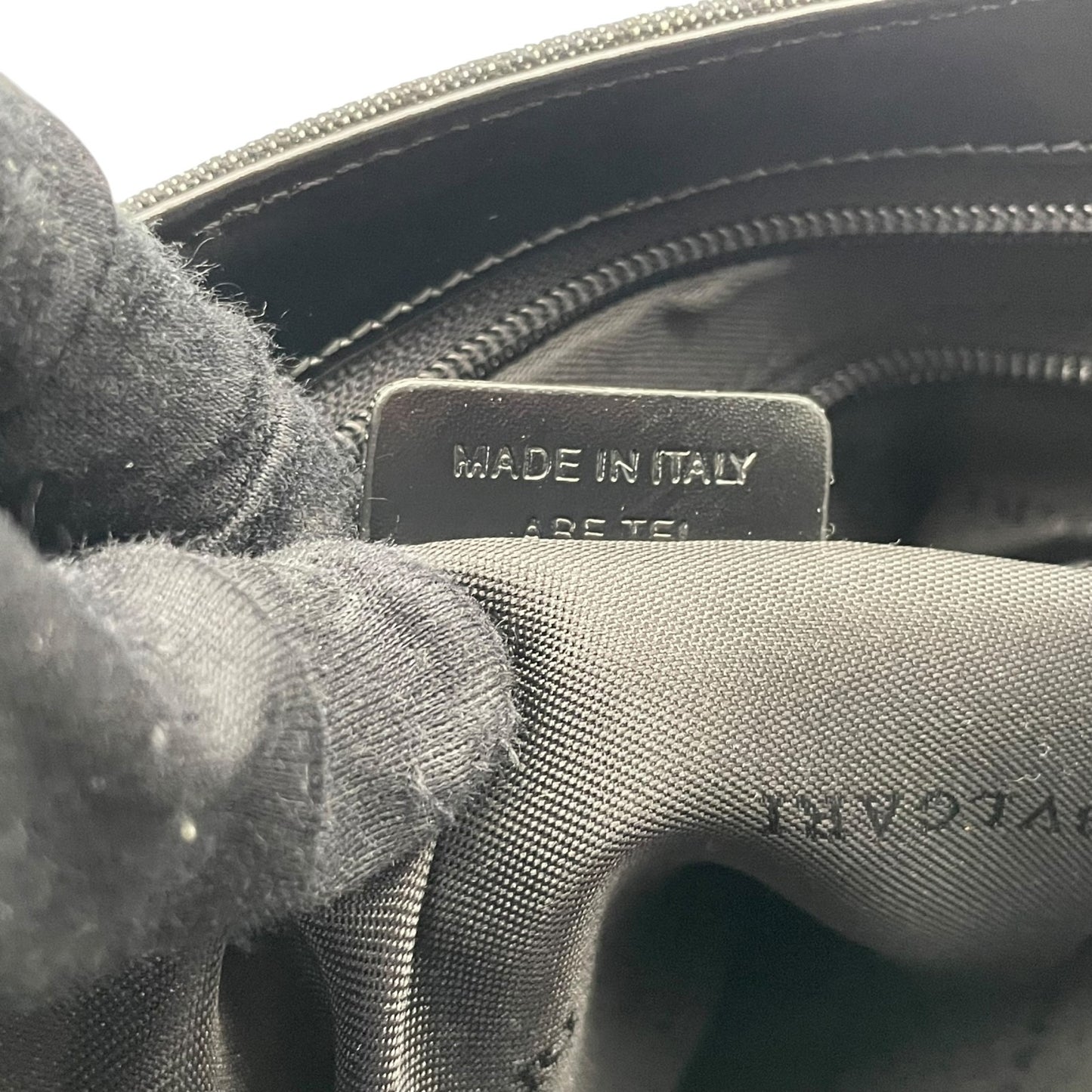 【美品】 ブルガリ BVLGARI ショルダーバッグ クロスボディ 斜め掛け キャンバス パテントレザー ロゴマニア ネイビー ブラック 黒 シルバー金具 エレガント 上品 カジュアル 鞄 デイリー レディース メンズ ユニセックス 定番 人気 U12