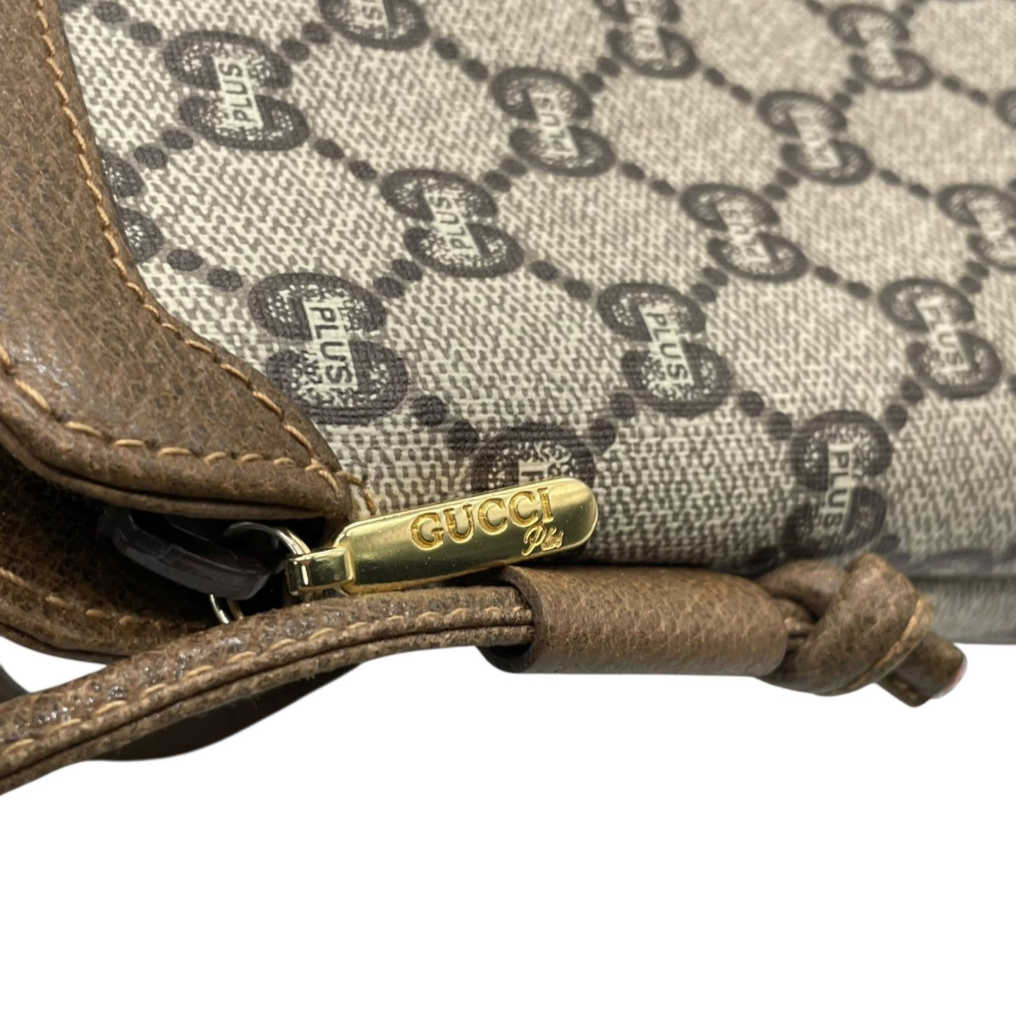 Gucci Plus GGプラス グッチプラス PVC レザー ショルダーバッグ モノグラム クラシック ベージュ グレー ブラウン ゴールド金具 斜め掛け レディース Z1