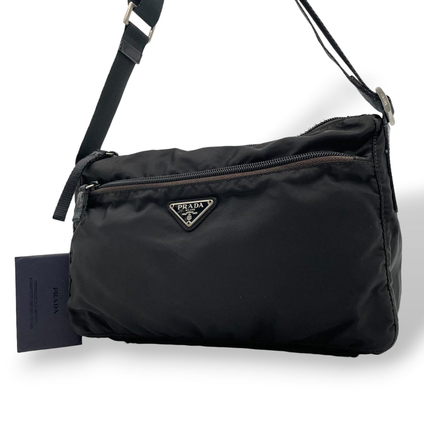 PRADA プラダ バッグ 三角ロゴ ショルダーバッグ 斜め掛け 肩掛け ポシェット テスートナイロン レザー ブラック 黒 シルバー金具 エレガント クラシック スタイリッシュ カジュアル 上品 普段使い デイリー メンズ レディース 定番 E5