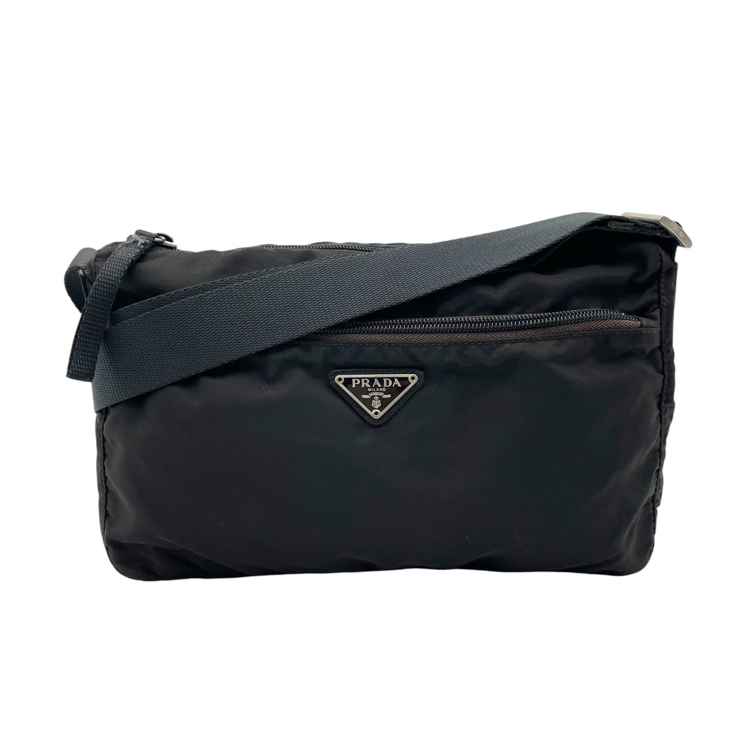 PRADA プラダ バッグ 三角ロゴ ショルダーバッグ 斜め掛け 肩掛け ポシェット テスートナイロン レザー ブラック 黒 シルバー金具 エレガント クラシック スタイリッシュ カジュアル 上品 普段使い デイリー メンズ レディース 定番 E5