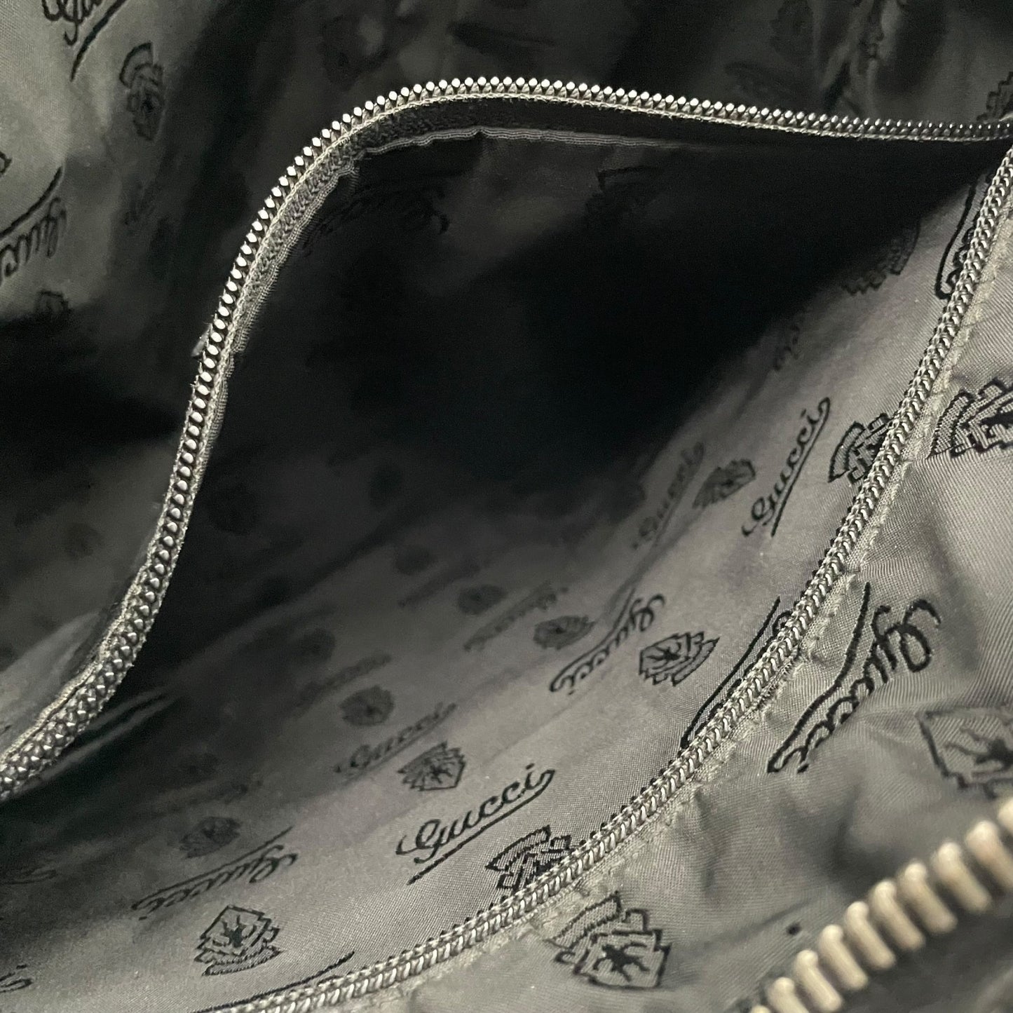 GUCCI グッチ インターロッキングG レザー ショルダーバッグ 黒 ブラック シルバー金具 斜め掛け イタリア製 メンズ レディース A5