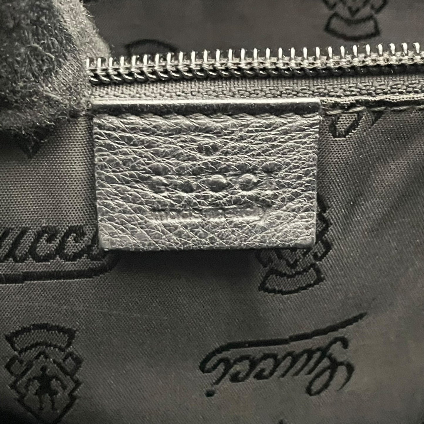 GUCCI グッチ インターロッキングG レザー ショルダーバッグ 黒 ブラック シルバー金具 斜め掛け イタリア製 メンズ レディース A5