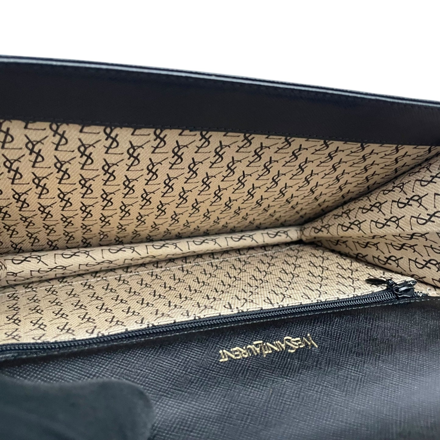 【美品】イヴサンローラン YSLロゴ レザー クラッチバッグ セカンドバッグ ハンドバッグ ブラック 黒 ゴールド金具 ヴィンテージ エレガント クラシック レトロ レディース メンズ 人気 K12