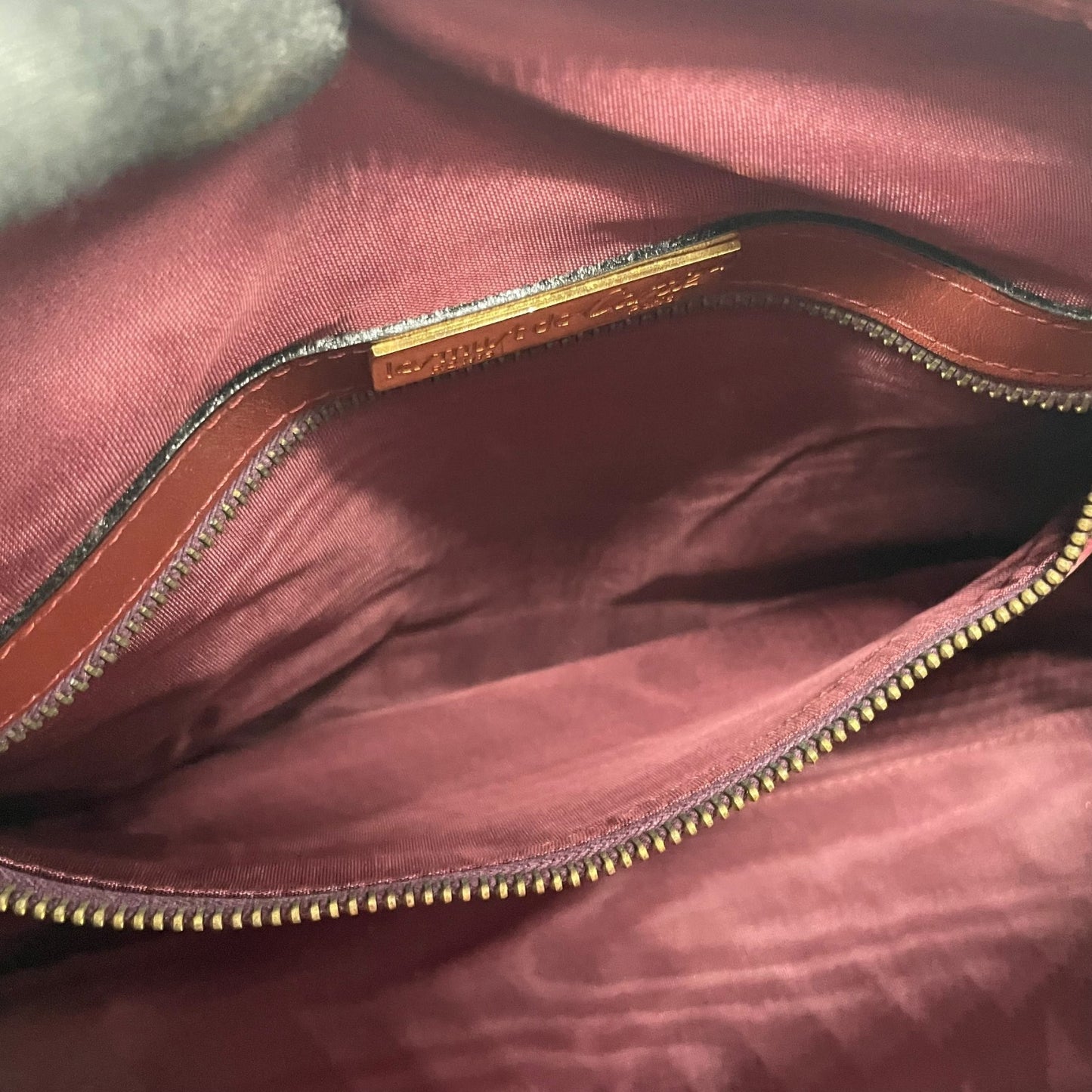 良品 カルティエ Cartier ハンドバッグ ミニボストンバッグ マストライン レザー 本革 ボルドー ワインレッド ゴールド金具 ヴィンテージ ビンテージ クラシック エレガント 2Cロゴ 鞄 カバン レディース 上品 高級 お出かけ 普段使い 定番 D