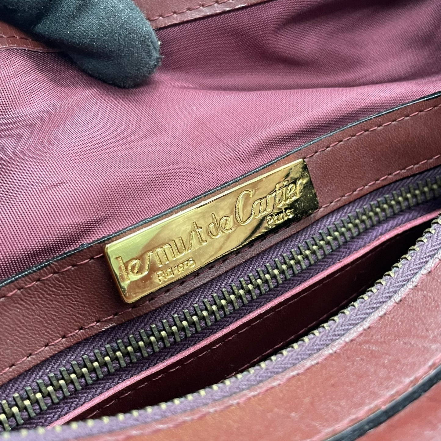 良品 カルティエ Cartier ハンドバッグ ミニボストンバッグ マストライン レザー 本革 ボルドー ワインレッド ゴールド金具 ヴィンテージ ビンテージ クラシック エレガント 2Cロゴ 鞄 カバン レディース 上品 高級 お出かけ 普段使い 定番 D