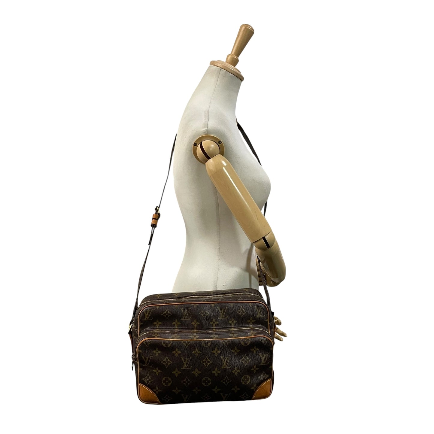 Louis Vuitton ルイヴィトン モノグラム ナイル ショルダーバッグ 斜め掛け クロスボディ PVC レザー ブラウン ゴールド金具 エレガント レディース ユニセックス 人気 M45244 C