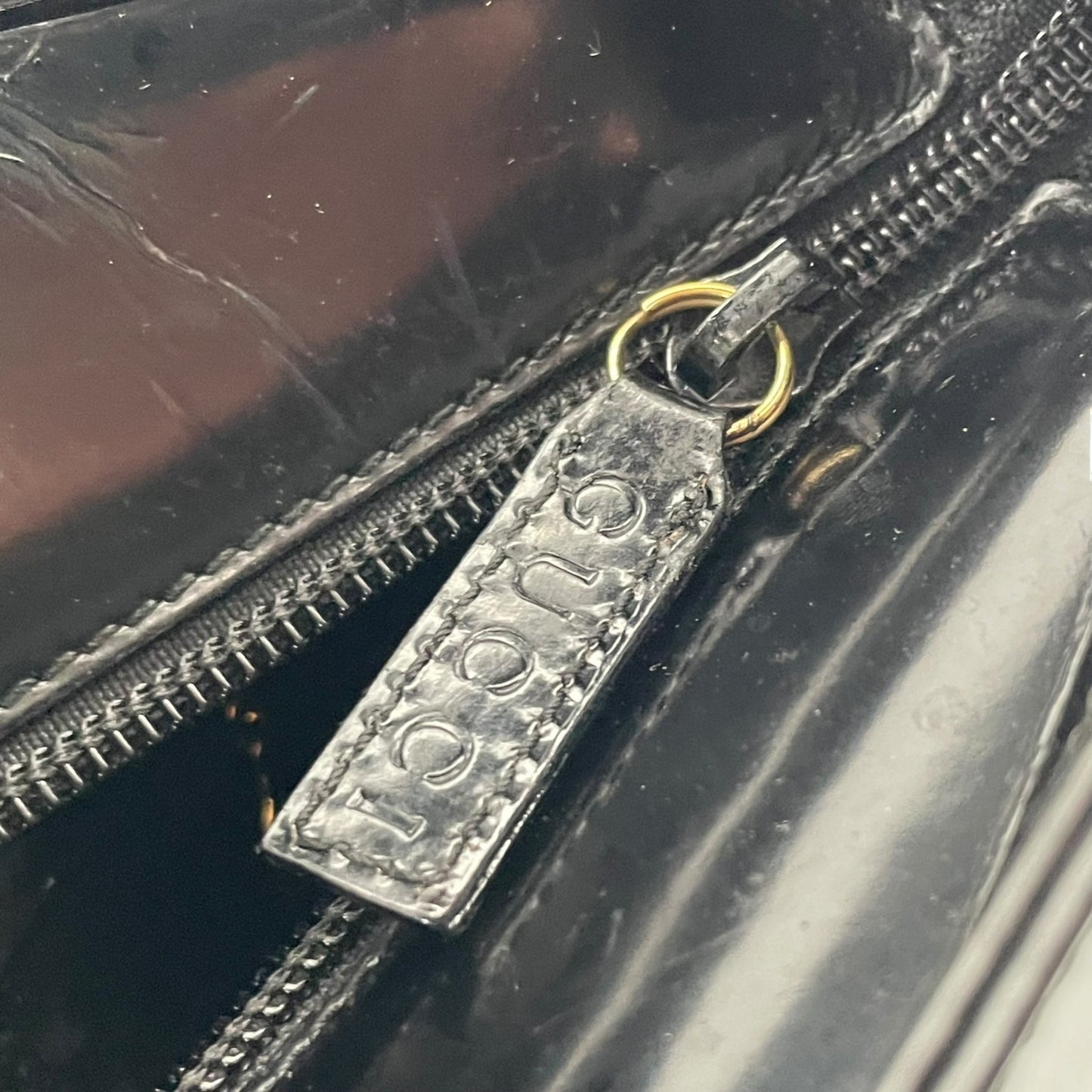 GUCCI グッチ バッグ ヴィンテージ バケツ型 エナメル パテントレザー ワンショルダーバッグ ショルダーバッグ 肩掛け 本革 ブラック 黒 ゴールド金具 レトロ クラシック エレガント スタイリッシュ カジュアル お出かけ デイリー レディース 定番 人気 鞄 C