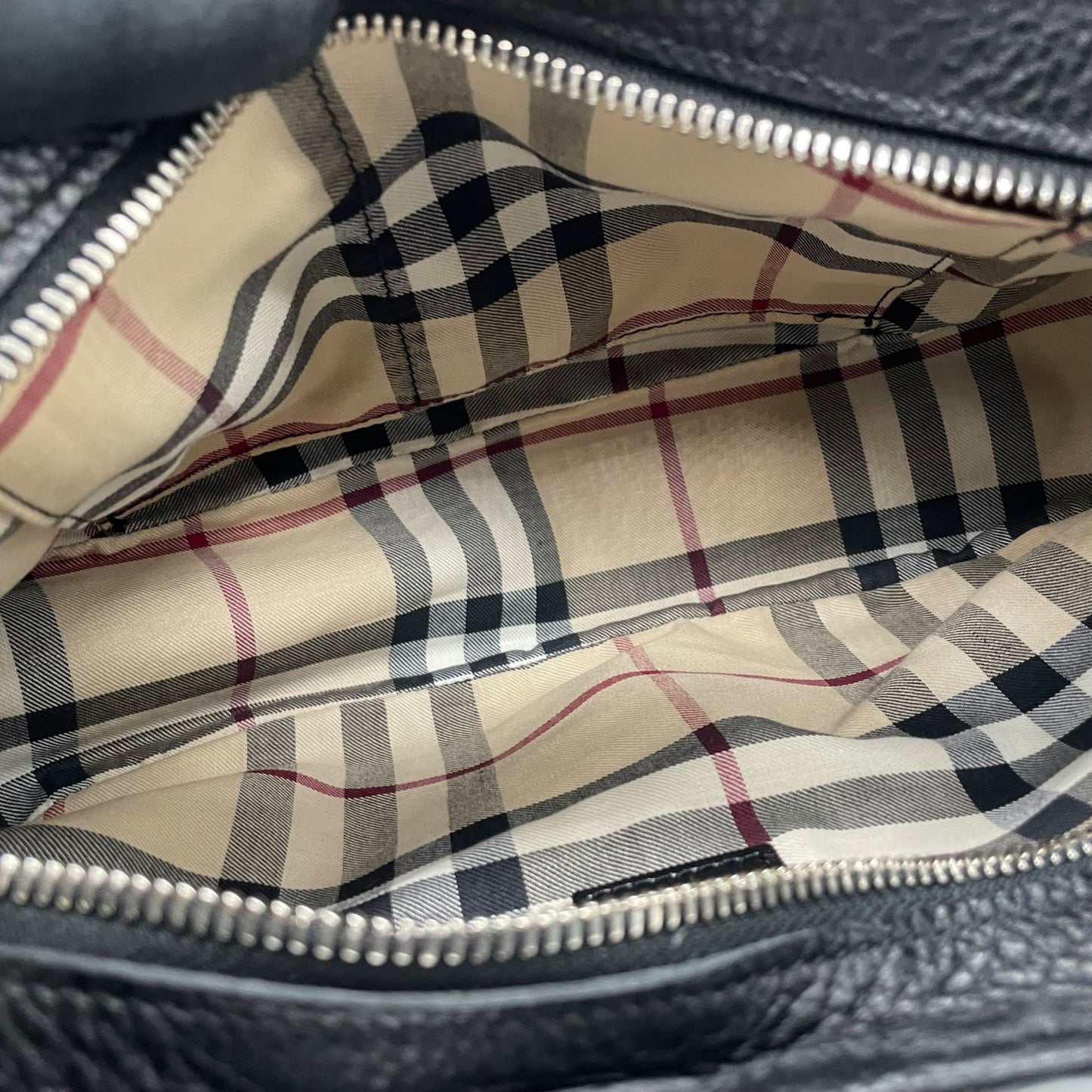 Burberry バーバリー レザー ワンショルダーバッグ Y2K 00s ベルトデザイン ブラック シルバー金具 ハーフムーン レディース S83