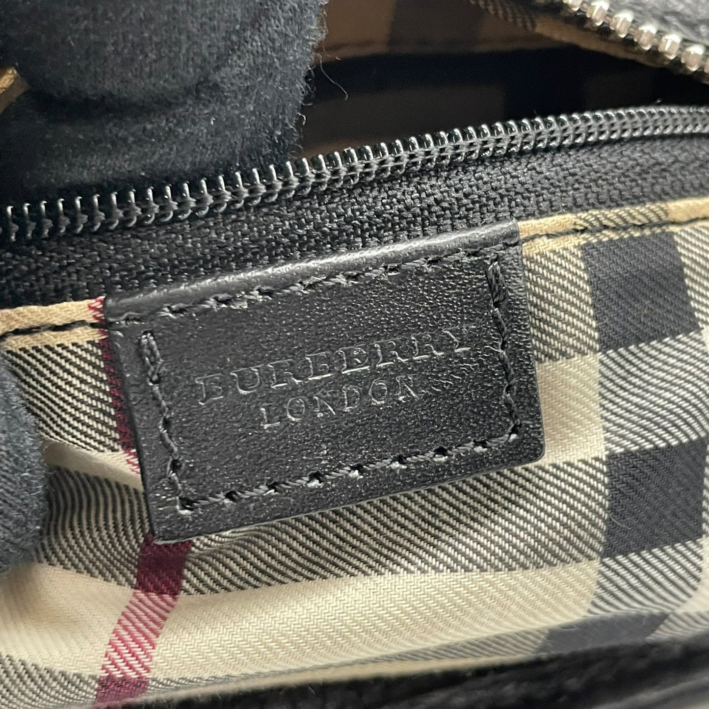 Burberry バーバリー レザー ワンショルダーバッグ Y2K 00s ベルトデザイン ブラック シルバー金具 ハーフムーン レディース S83