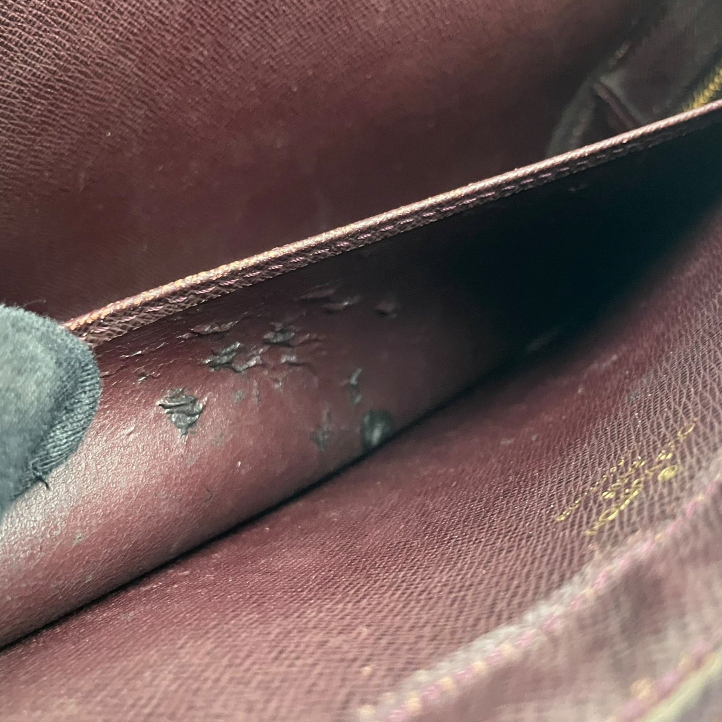 Louis Vuitton ルイヴィトン バッグ タイガ バイカル クラッチバッグ セカンドバッグ ポーチ ストラップ付 レザー 本革 ボルドー ゴールド金具 ビンテージ クラシック エレガント スタイリッシュ ビジネス メンズ C3
