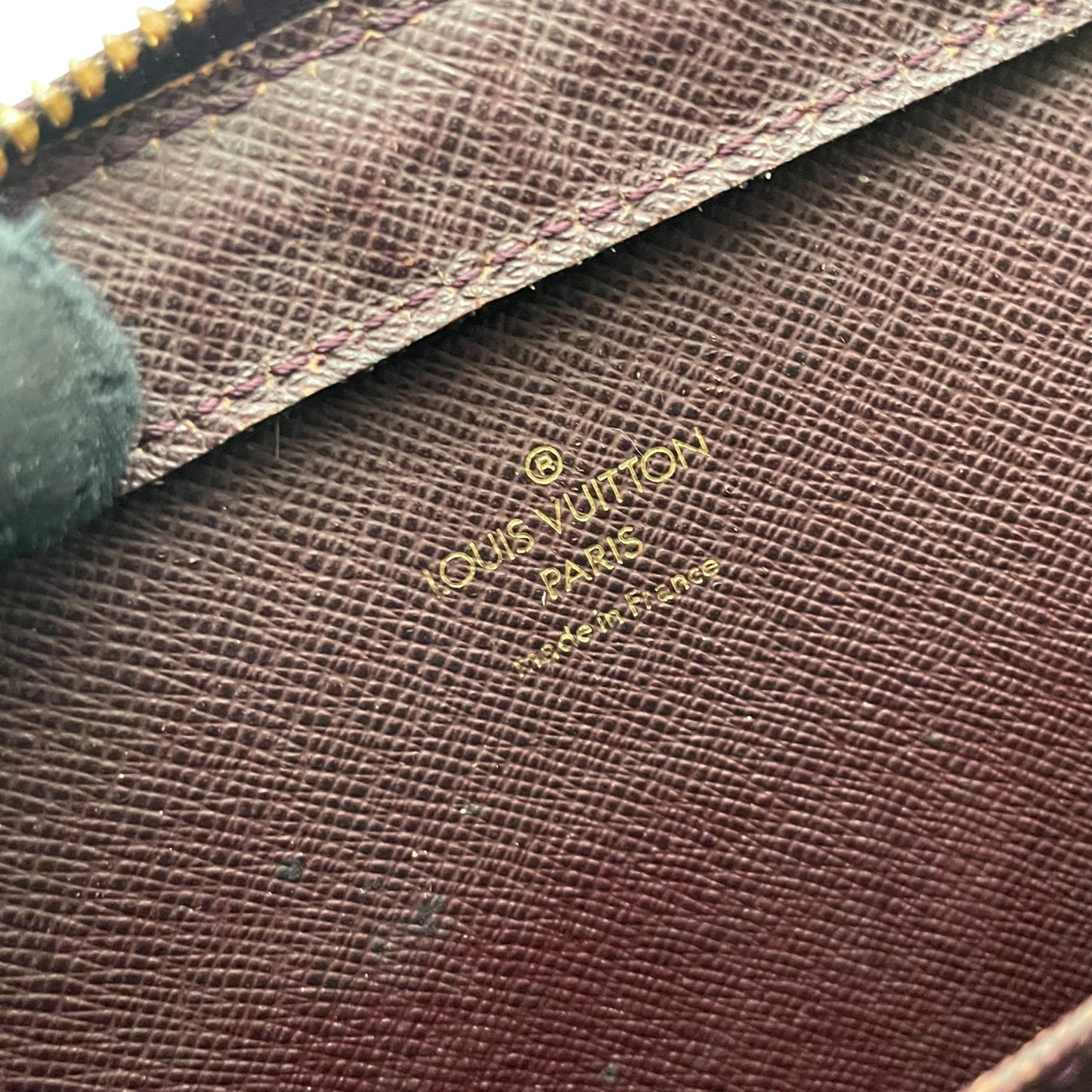 Louis Vuitton ルイヴィトン バッグ タイガ バイカル クラッチバッグ セカンドバッグ ポーチ ストラップ付 レザー 本革 ボルドー ゴールド金具 ビンテージ クラシック エレガント スタイリッシュ ビジネス メンズ C3