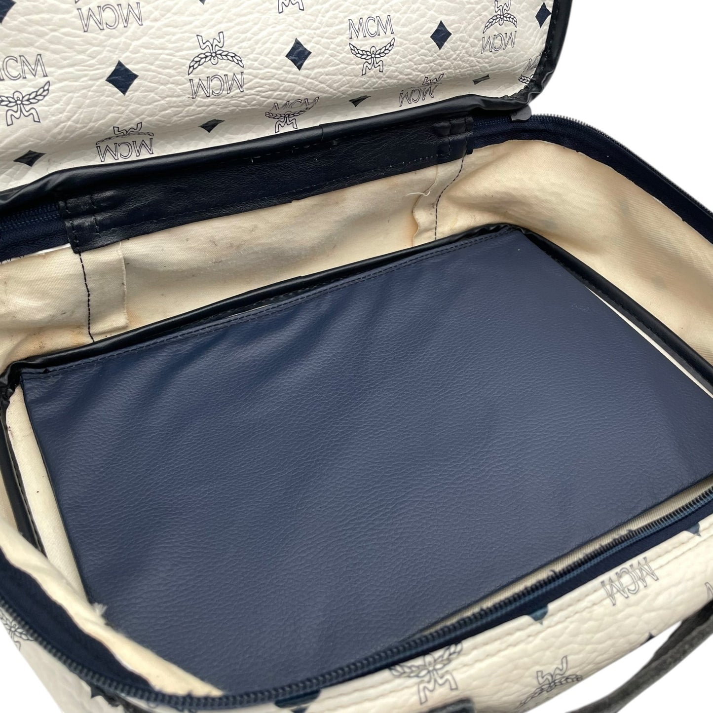 [良品] MCM エムシーエム ハンドバッグ ビジネスバッグ ヴィセトス モノグラム レザー ホワイト ネイビー ゴールド金具 ヴィンテージ クラシック エレガント 自立可 カバン 鞄 レディース メンズ ユニセックス 旅行 通勤 通学 トラベル U5