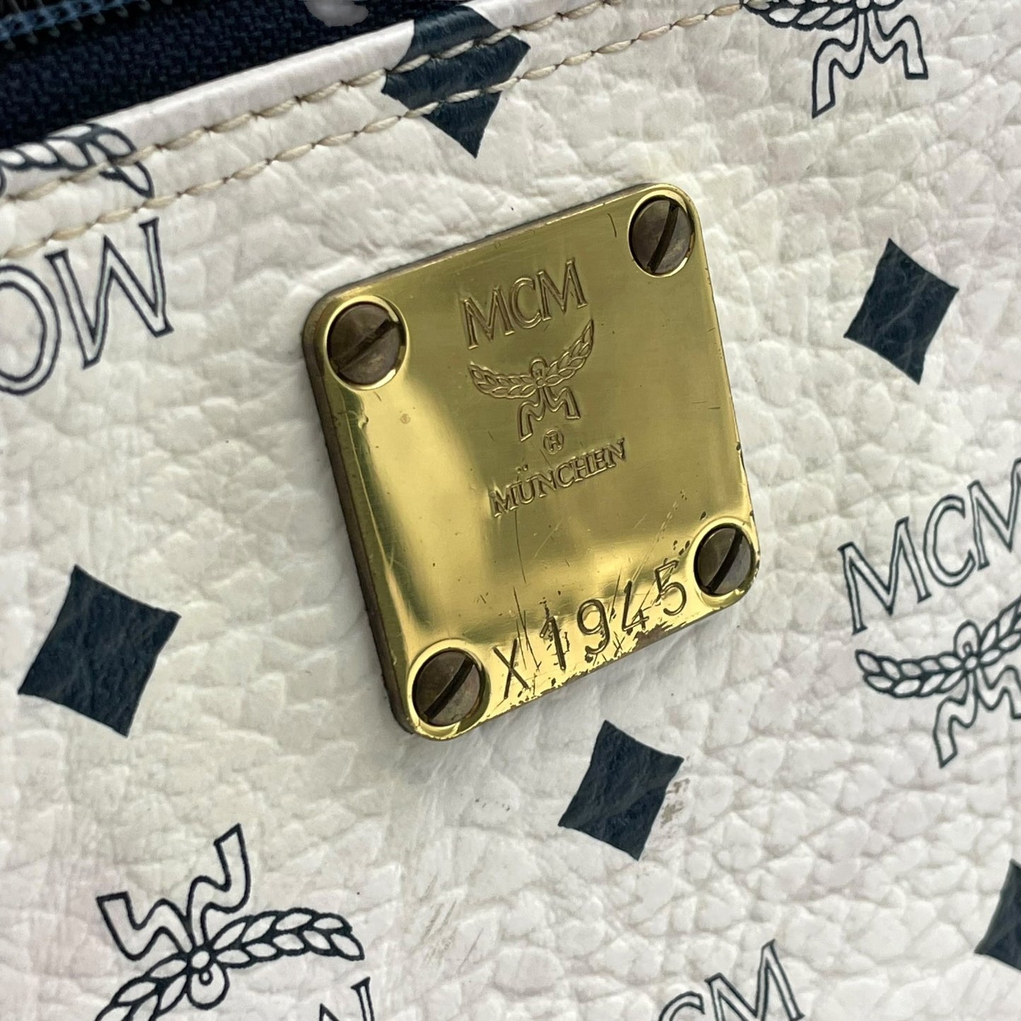 [良品] MCM エムシーエム ハンドバッグ ビジネスバッグ ヴィセトス モノグラム レザー ホワイト ネイビー ゴールド金具 ヴィンテージ クラシック エレガント 自立可 カバン 鞄 レディース メンズ ユニセックス 旅行 通勤 通学 トラベル U5