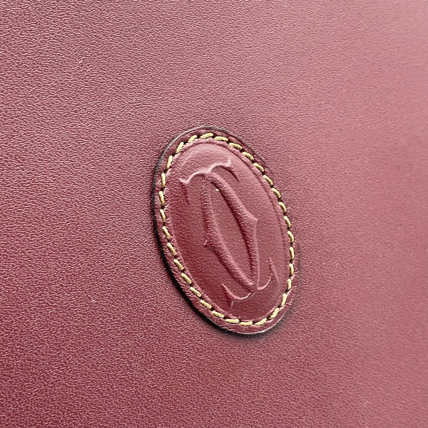 カルティエ Cartier マストライン クラッチバッグ セカンドバッグ ハンドバッグ レザー 本革 ボルドー ワインレッド ゴールド金具 ロゴプレート エレガント クラシック レトロ フォーマル メンズ レディース ユニセックス 人気 C1