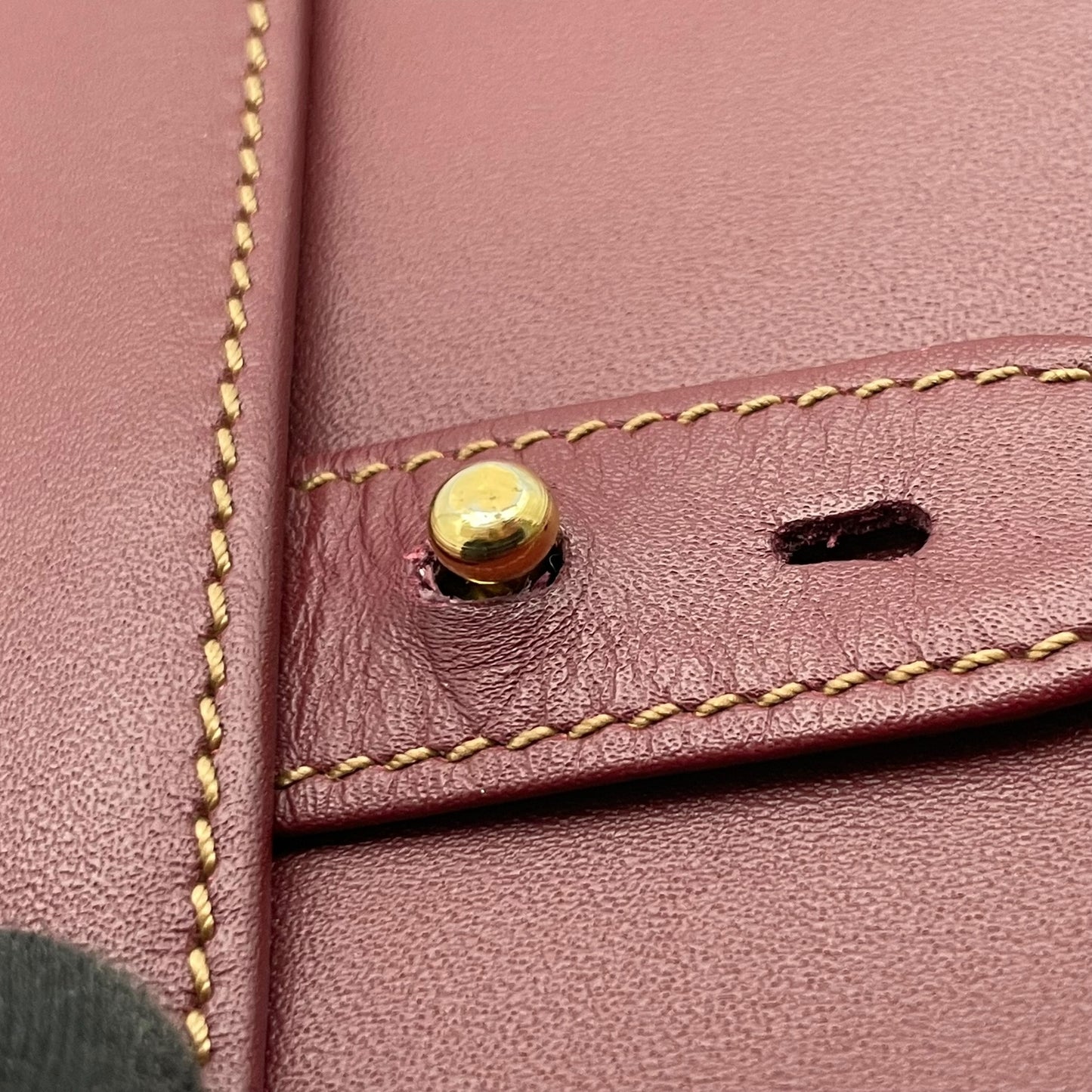 カルティエ Cartier マストライン クラッチバッグ セカンドバッグ ハンドバッグ レザー 本革 ボルドー ワインレッド ゴールド金具 ロゴプレート エレガント クラシック レトロ フォーマル メンズ レディース ユニセックス 人気 C1