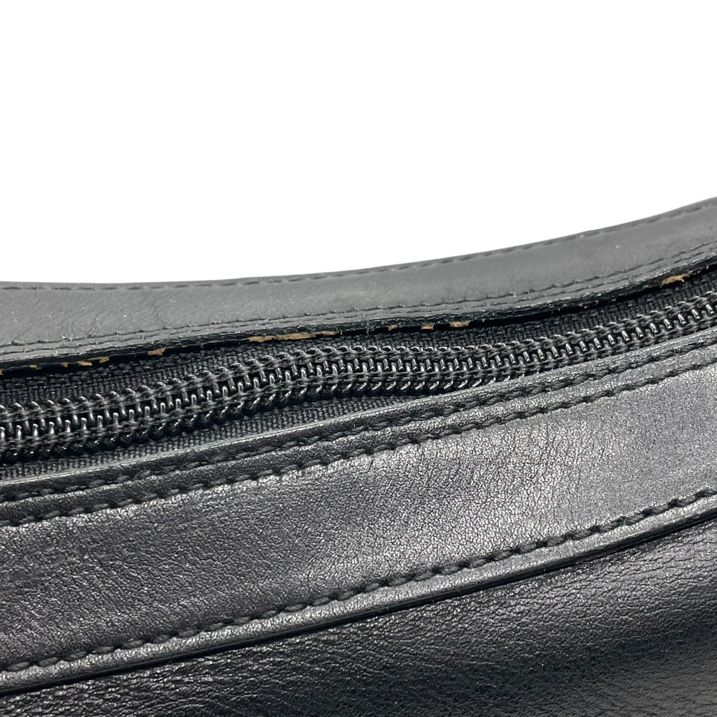 グッチ GUCCI ハンドバッグ ワンショルダー バッグ バンブー レザー 本革 黒 ブラック シルバー金具 エレガント クラシック ヴィンテージ カジュアル フォーマル レディース 肩掛け 自立可 イタリア製 人気 おしゃれ 通勤 通学 E10