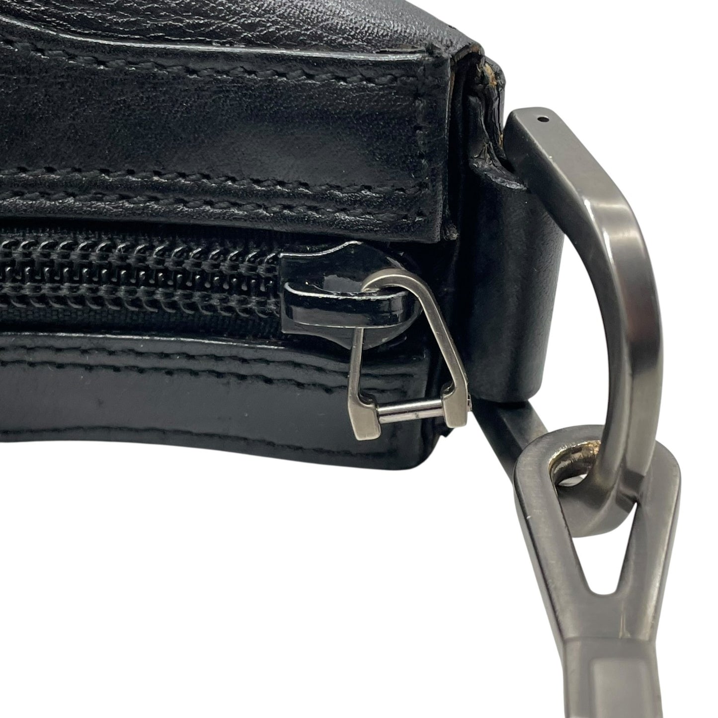 グッチ GUCCI ハンドバッグ ワンショルダー バッグ バンブー レザー 本革 黒 ブラック シルバー金具 エレガント クラシック ヴィンテージ カジュアル フォーマル レディース 肩掛け 自立可 イタリア製 人気 おしゃれ 通勤 通学 E10