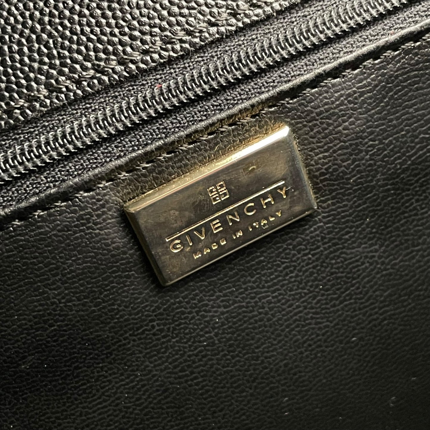 【美品】 ジバンシー GIVENCHY ハンドバッグ ショルダーバッグ 2WAY レザー 本革 ブラック 黒 ゴールド金具 4Gロゴ 型押し フラップ エレガント クラシック フォーマル 冠婚葬祭 お出かけ 鞄 レディース 定番 人気 C