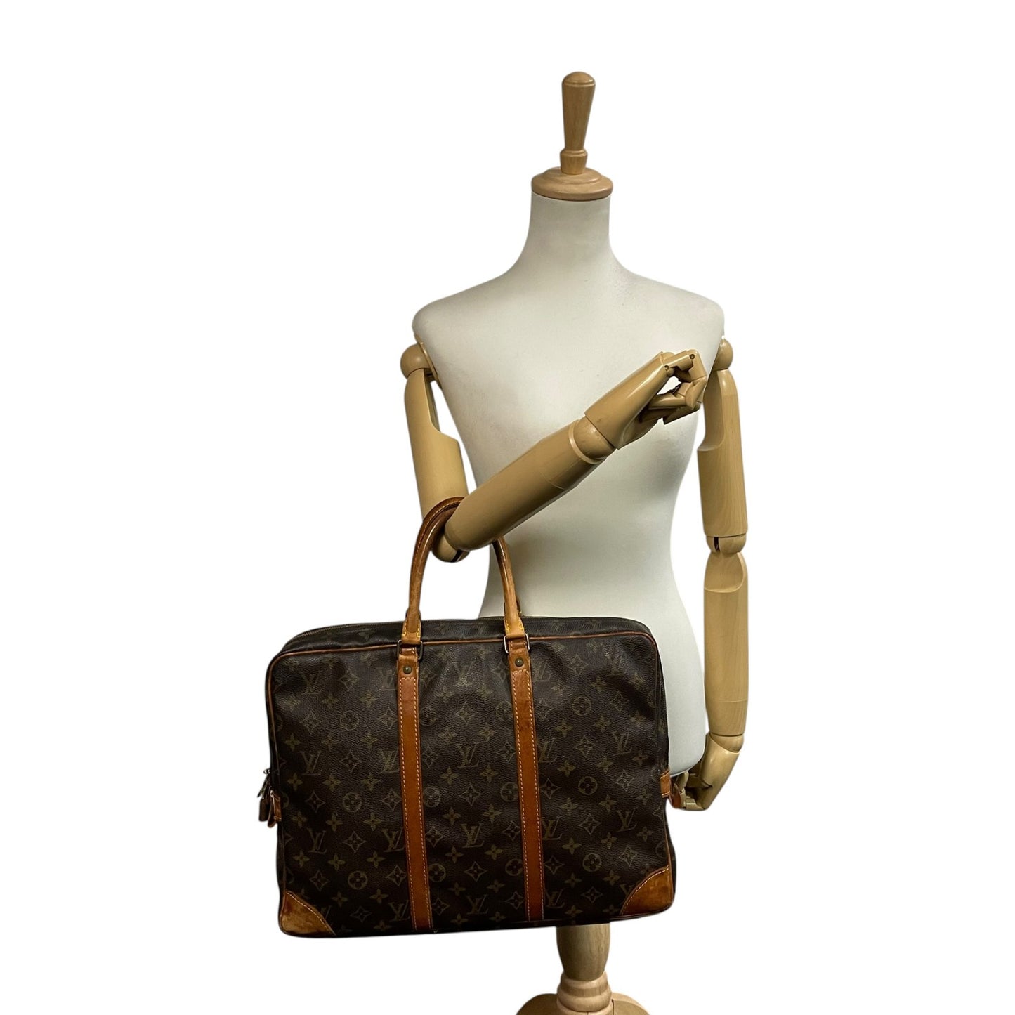 ルイヴィトン LOUISVUITTON モノグラム ビジネスバッグ ブリーフケース ポルトドキュマン ブラウン 茶 PVC レザー ビンテージ クラシック エレガント メンズ 通勤 A4収納 PC収納 出張 ヌメ革 フランス製 パドロック カバン 自立可 B