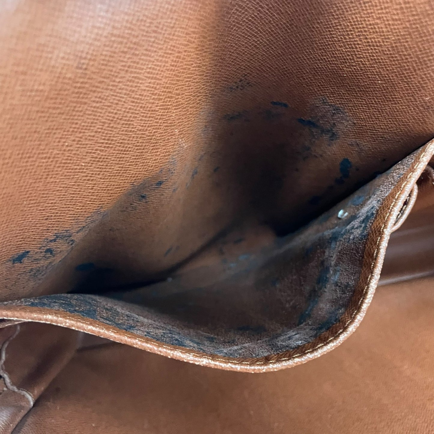 ルイヴィトン LOUISVUITTON モノグラム ビジネスバッグ ブリーフケース ポルトドキュマン ブラウン 茶 PVC レザー ビンテージ クラシック エレガント メンズ 通勤 A4収納 PC収納 出張 ヌメ革 フランス製 パドロック カバン 自立可 B