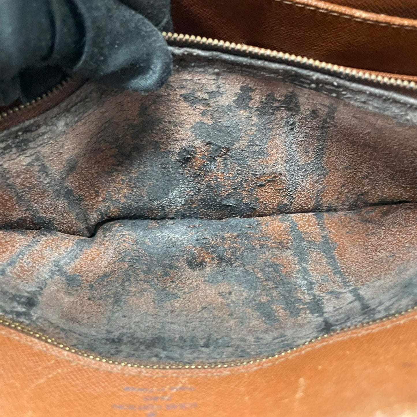 ルイヴィトン LOUISVUITTON モノグラム ビジネスバッグ ブリーフケース ポルトドキュマン ブラウン 茶 PVC レザー ビンテージ クラシック エレガント メンズ 通勤 A4収納 PC収納 出張 ヌメ革 フランス製 パドロック カバン 自立可 B