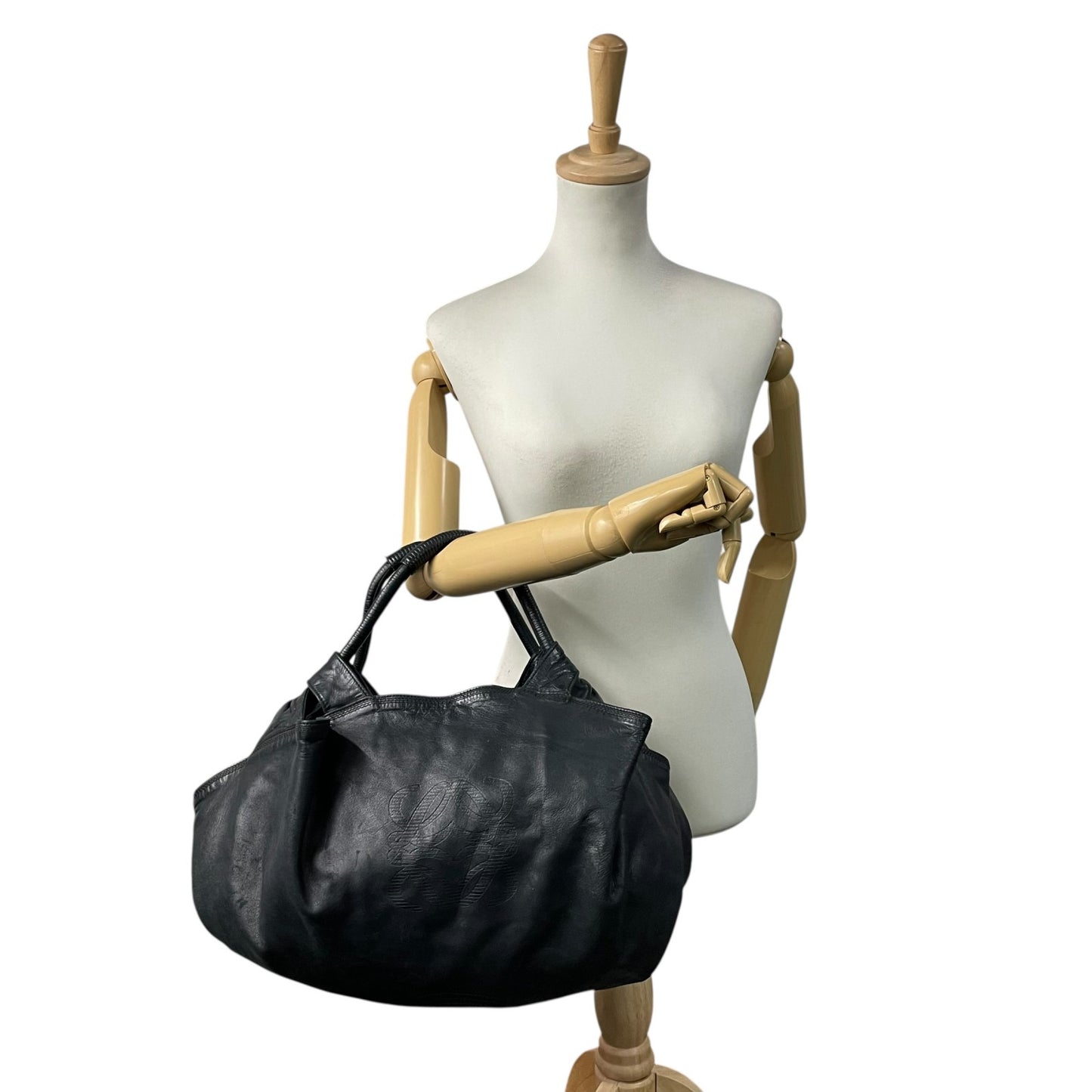 LOEWE ロエベ アナグラム エンボス レザー ハンドバッグ ブラック シルバー金具 トートバッグ レディース U12