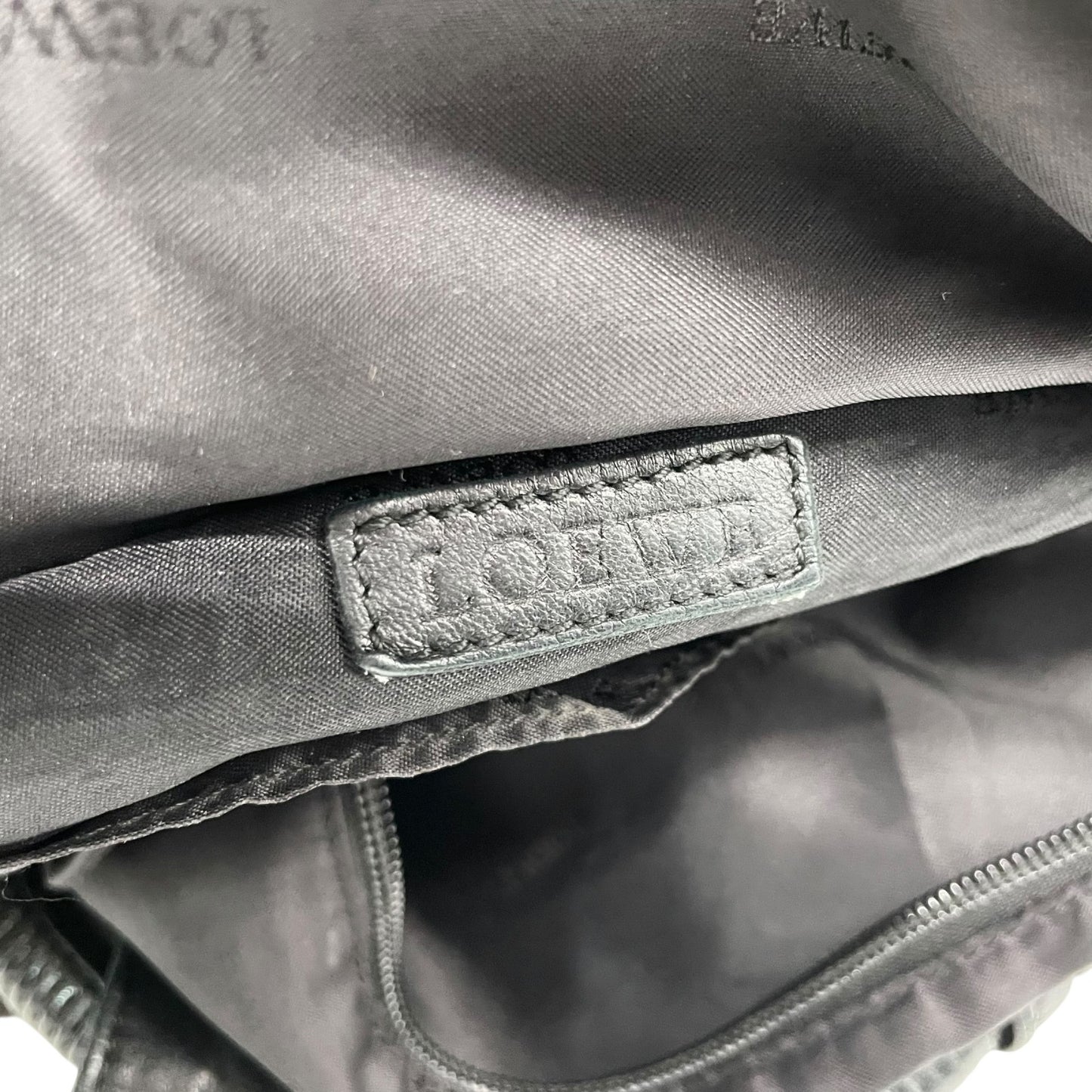 LOEWE ロエベ アナグラム エンボス レザー ハンドバッグ ブラック シルバー金具 トートバッグ レディース U12