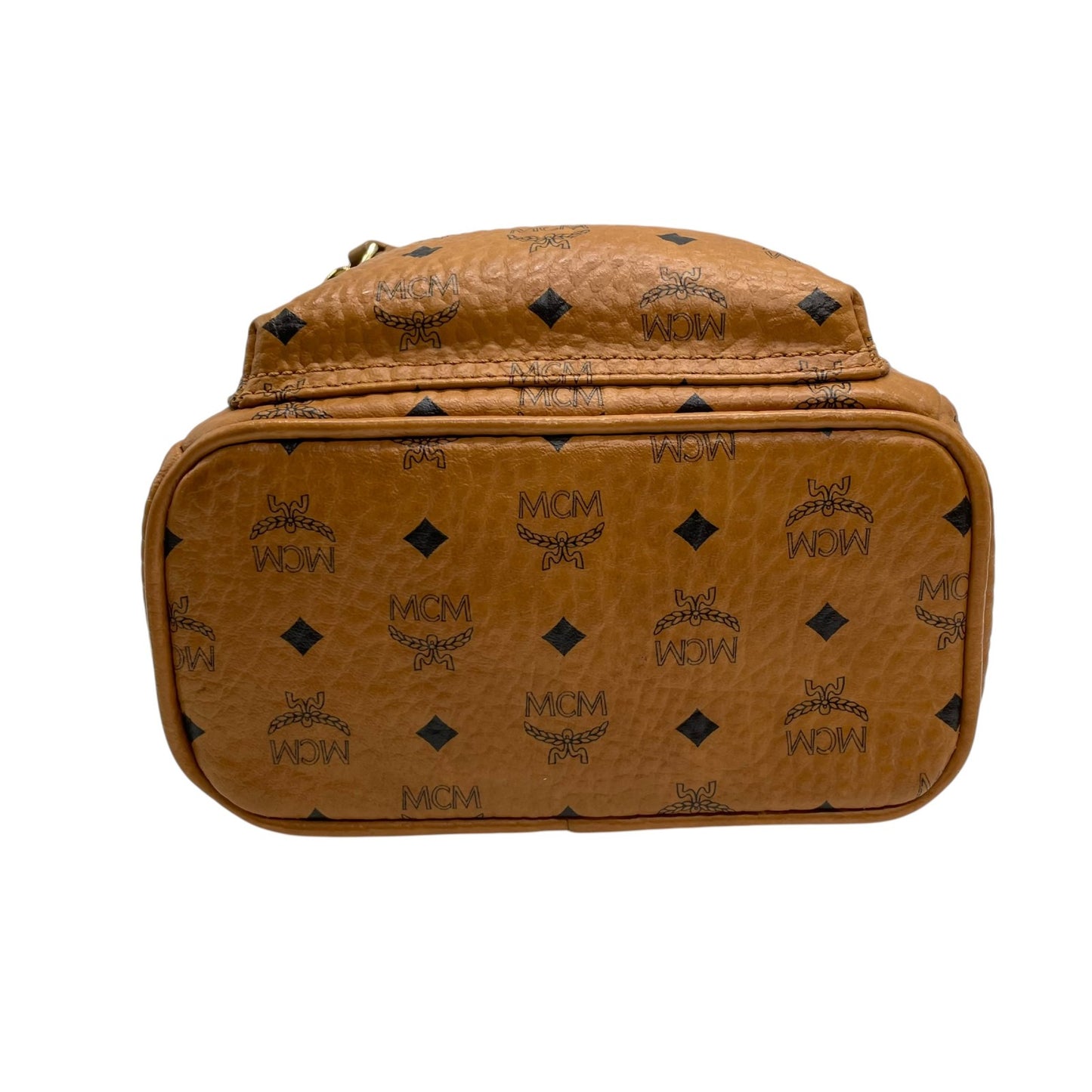 MCM エムシーエム ボディバッグ リュック デイパック ヴィセトス柄 レザー 本革 ブラウン 茶 ゴールド金具 スタッズ レディース カジュアル クラシック エレガント 斜め掛け可 クロスボディ 鞄 バッグ バック ブランド ロゴ 定番 人気 上品 C3