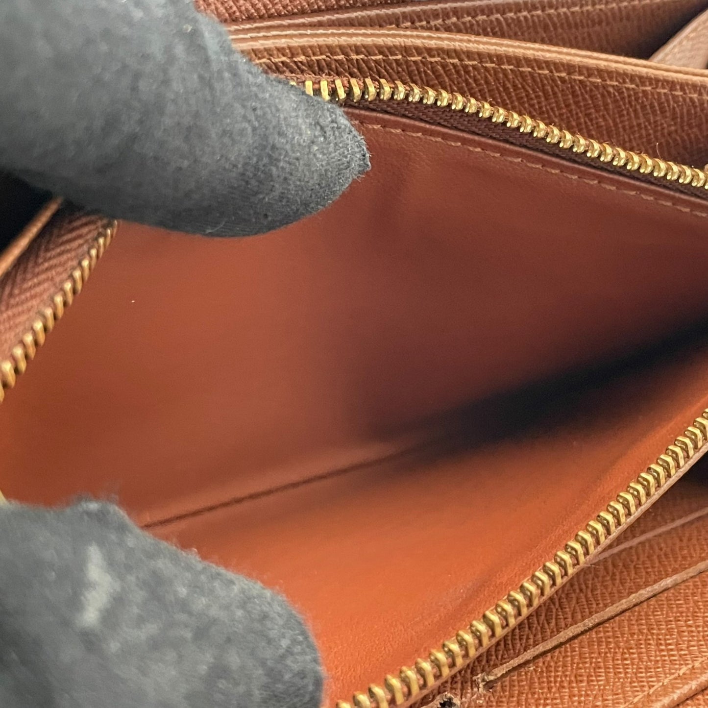 ルイ・ヴィトン LOUIS VUITTON モノグラム ジッピーウォレット 長財布 ラウンドファスナー PVC レザー ブラウン 茶 ゴールド金具 メンズ レディース ユニセックス 定番 人気 収納力抜群 エレガント 上品 普段使い W5