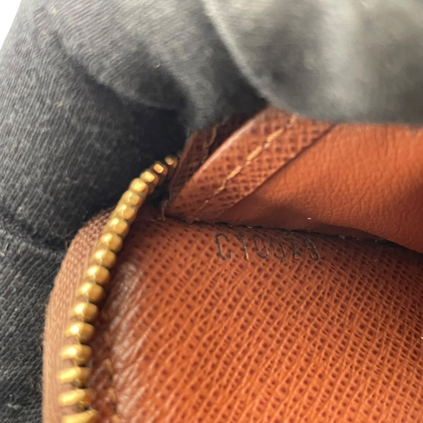【良品】 ルイ・ヴィトン LOUIS VUITTON モノグラム ジッピーコインパース コインケース 小銭入れ 財布 ラウンドファスナー PVC レザー ブラウン 茶 ゴールド金具 メンズ レディース ユニセックス 定番 人気 コンパクト W5