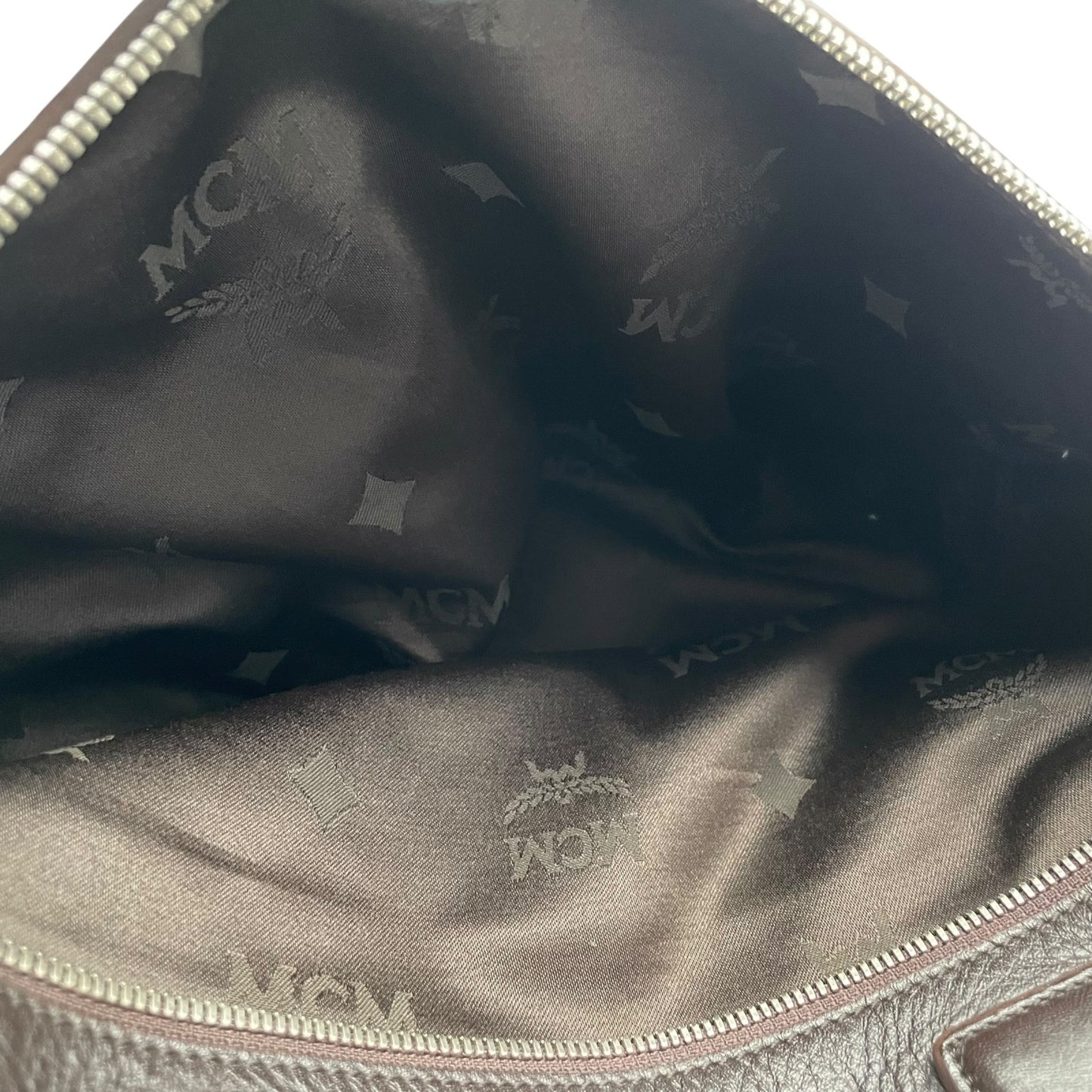 MCM エムシーエム ヴィセトス エンボス レザー 2WAY ビジネスバッグ トートバッグ ブリーフケース ブラウン メンズ レディース U13