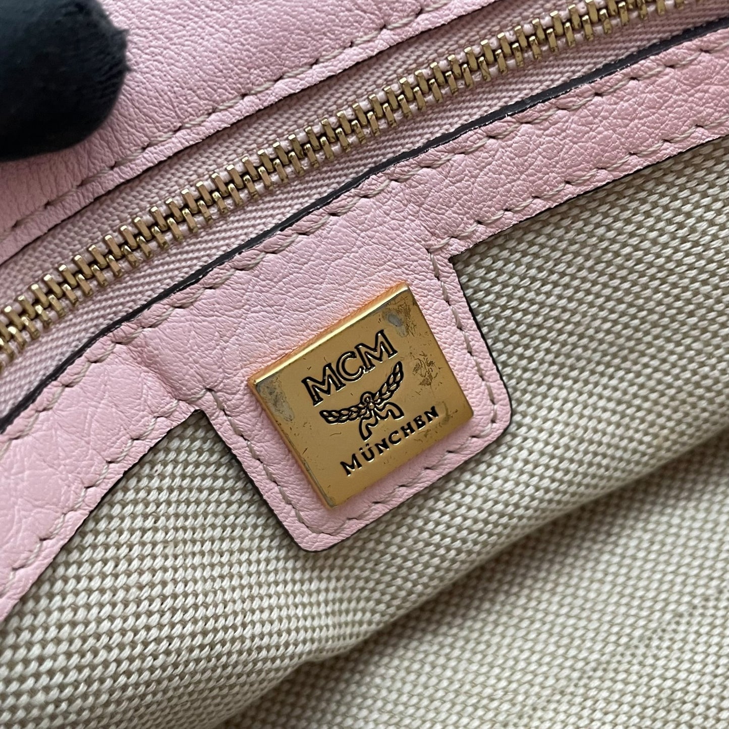 MCM エムシーエム チェーンショルダーバッグ レザー ピンク ゴールド金具 フラップ クロスボディ ポシェット レディース U7