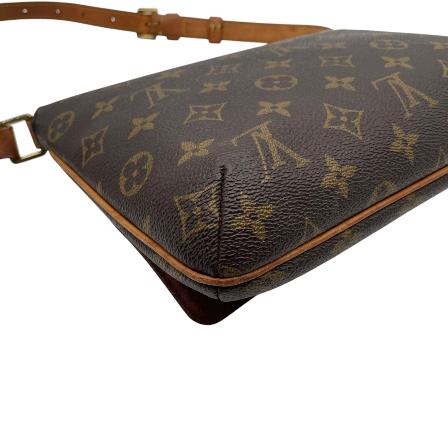 【良品】 ルイ・ヴィトン LOUIS VUITTON モノグラム ミュゼットタンゴ ショルダーバッグ クロスボディ 肩掛け PVC レザー ブラウン 茶 ゴールド金具 フラップ マグネット開閉 レディース エレガント カジュアル 定番 人気 お出かけ C7