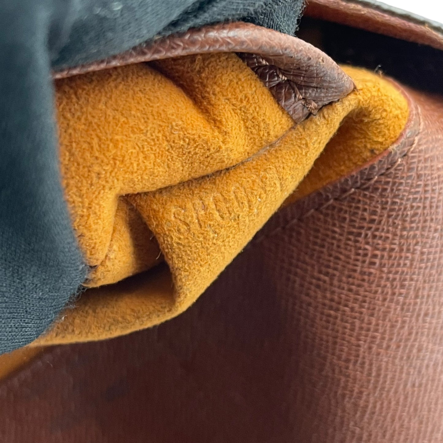 【良品】 ルイ・ヴィトン LOUIS VUITTON モノグラム ミュゼットタンゴ ショルダーバッグ クロスボディ 肩掛け PVC レザー ブラウン 茶 ゴールド金具 フラップ マグネット開閉 レディース エレガント カジュアル 定番 人気 お出かけ C7