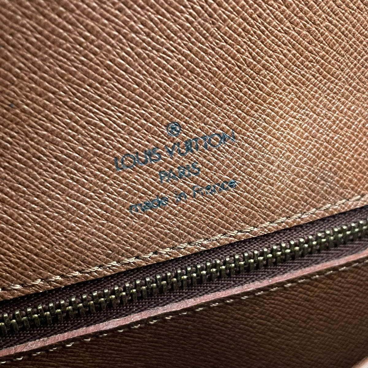 ルイヴィトン LOUIS VUITTON サンクルー PM モノグラム ショルダーバッグ 斜め掛け ポシェット フラップ PVC レザー 本革 ブラウン 茶 ゴールド金具 ヴィンテージ ビンテージ クラシカル エレガント レディース K5