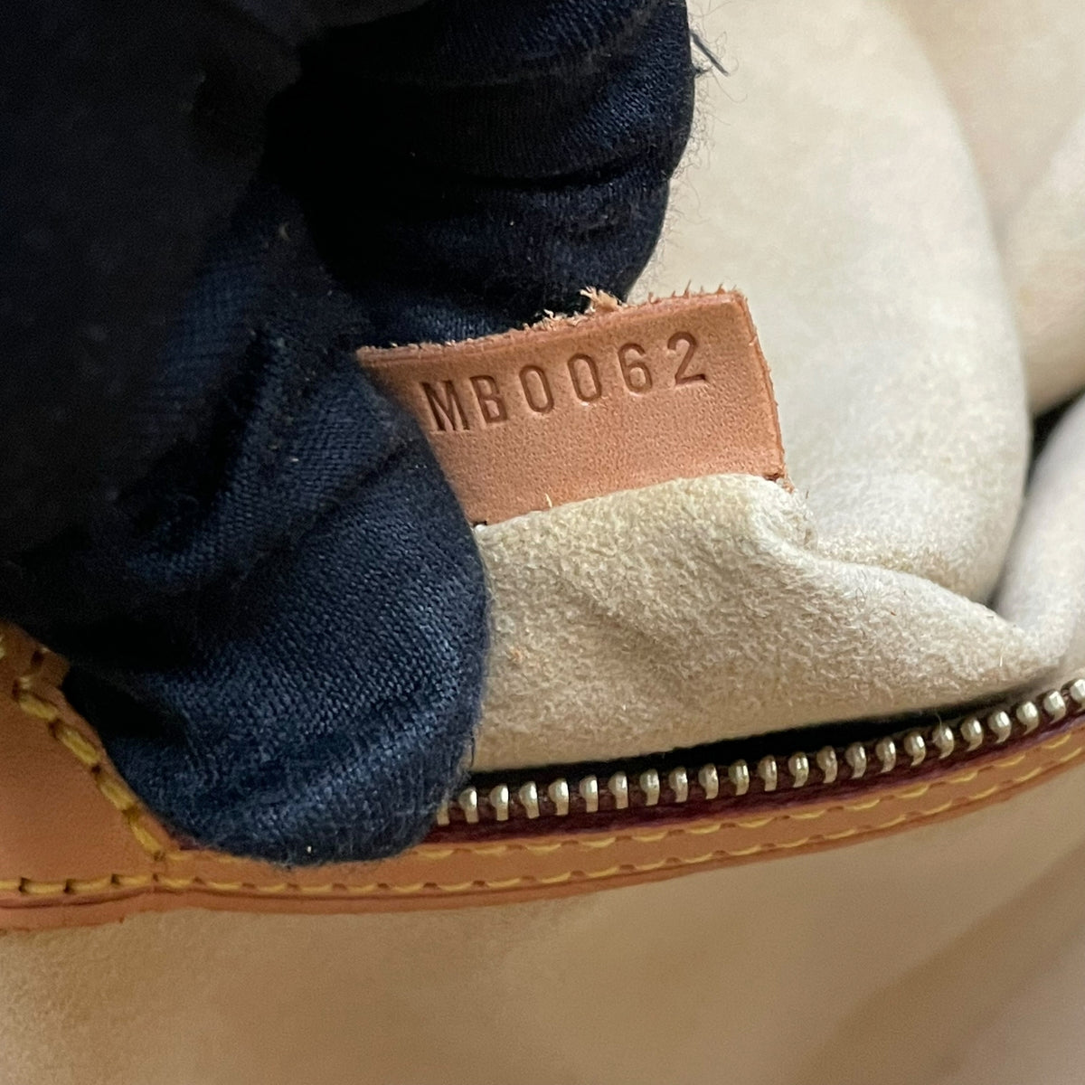 ルイヴィトン LOUIS VUITTON バビロン モノグラム トートバッグ ショルダーバッグ 肩掛け A4サイズ収納可能 通勤 通学 PVC レザー 本革 ブラウン 茶 ゴールド金具 M51102 ヴィンテージ ビンテージ クラシカル エレガント E16