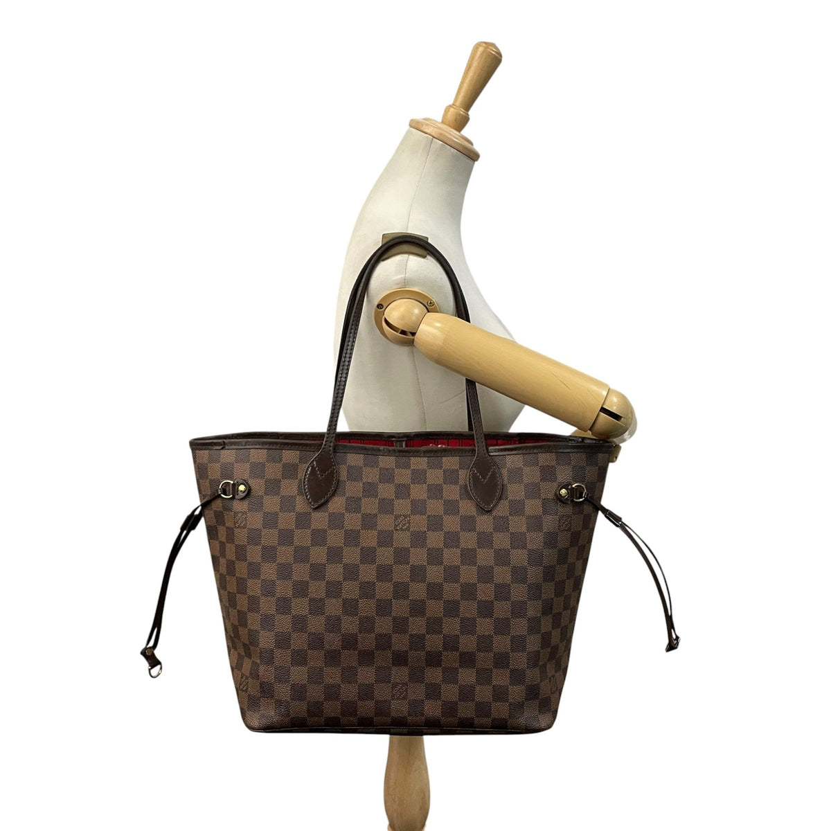 Louis Vuitton ルイヴィトン バッグ ダミエ エベヌ ネヴァーフルMM トートバッグ ハンドバッグ 手提げ 肩掛け PVC レザー ブラウン 茶系 レッド インナー赤 ゴールド金具 大容量 レディース 定番 H