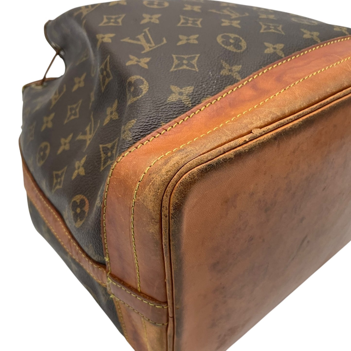 Louis Vuitton ルイヴィトン バッグ モノグラム ノエ 巾着型 ワンショルダーバッグ 巾着バッグ 本革 ヌメ革 ブラウン 茶系 金具ゴールド ヴィンテージ クラシック エレガント 普段使い レディース D5
