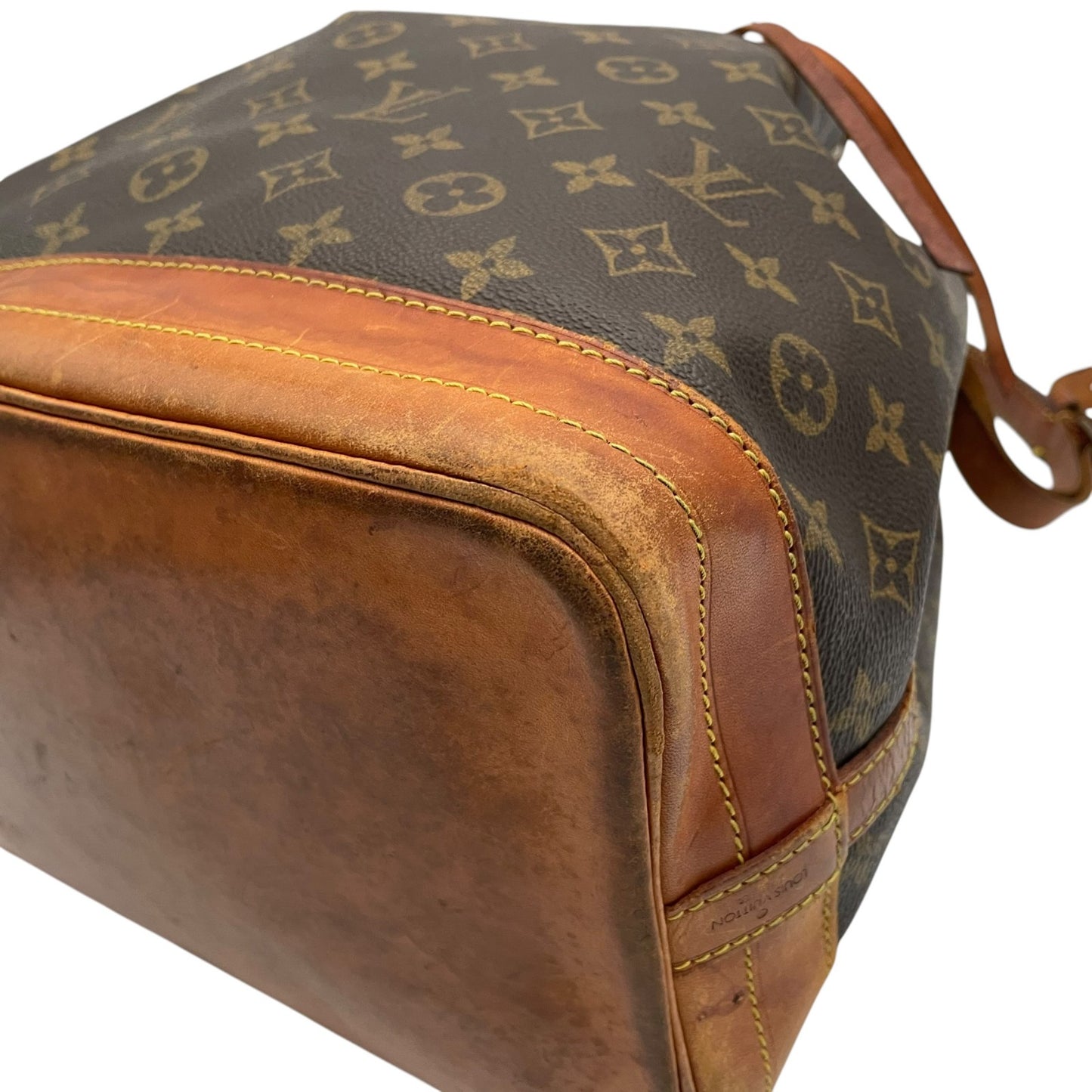 Louis Vuitton ルイヴィトン バッグ モノグラム ノエ 巾着型 ワンショルダーバッグ 巾着バッグ 本革 ヌメ革 ブラウン 茶系 金具ゴールド ヴィンテージ クラシック エレガント 普段使い レディース D5